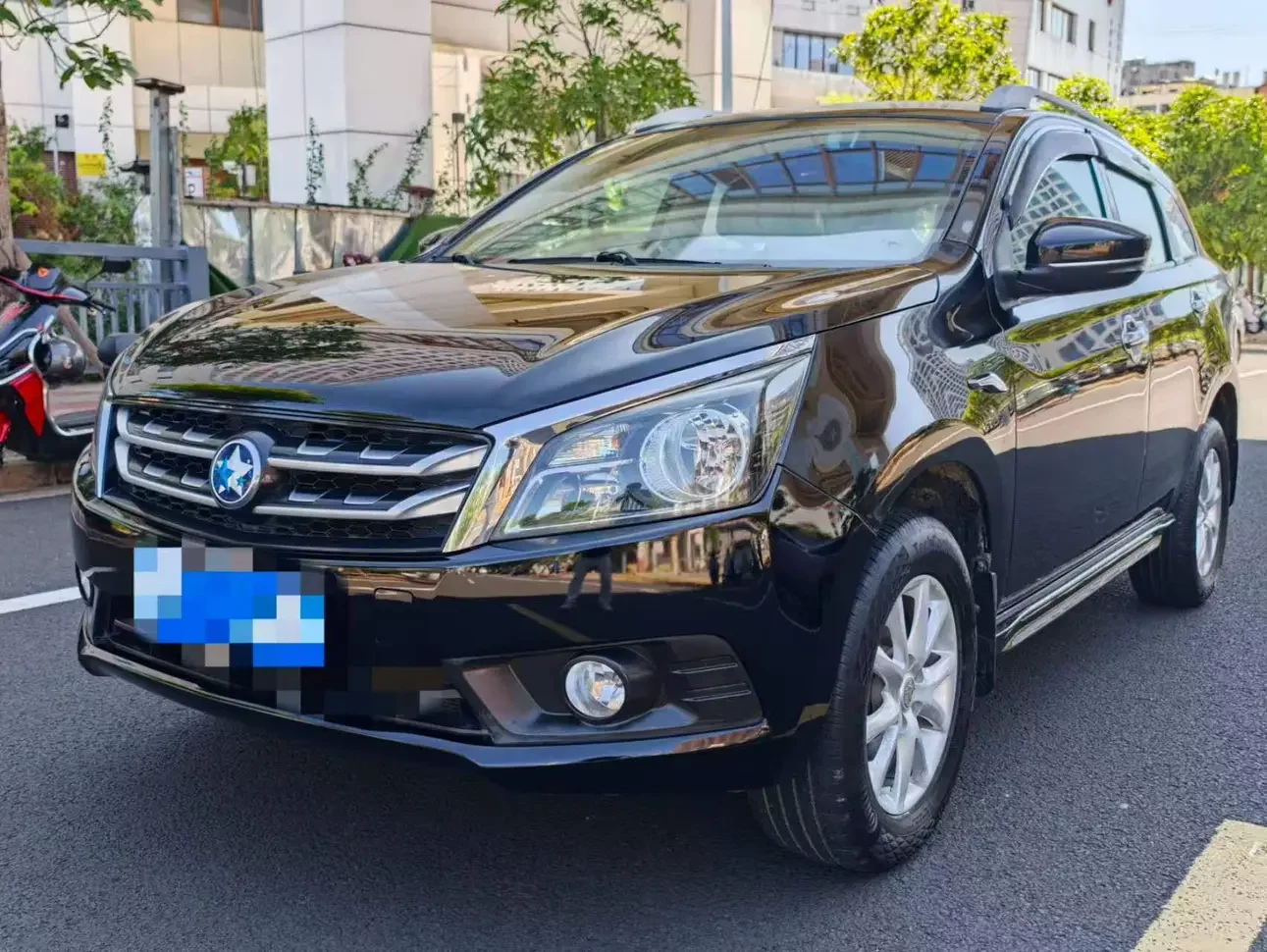 Kai Chen Venucia T70