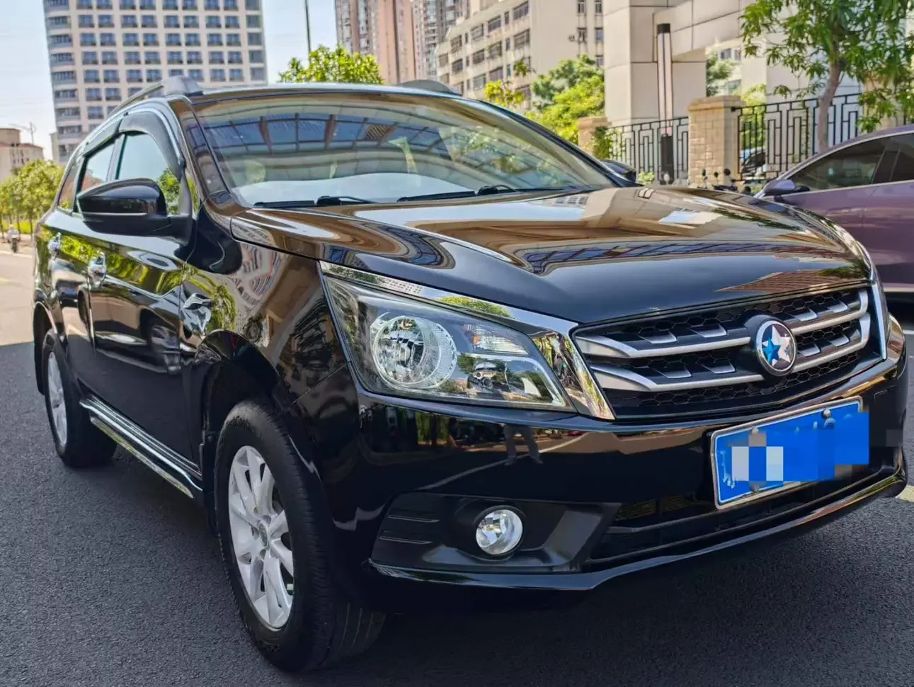 Kai Chen Venucia T70