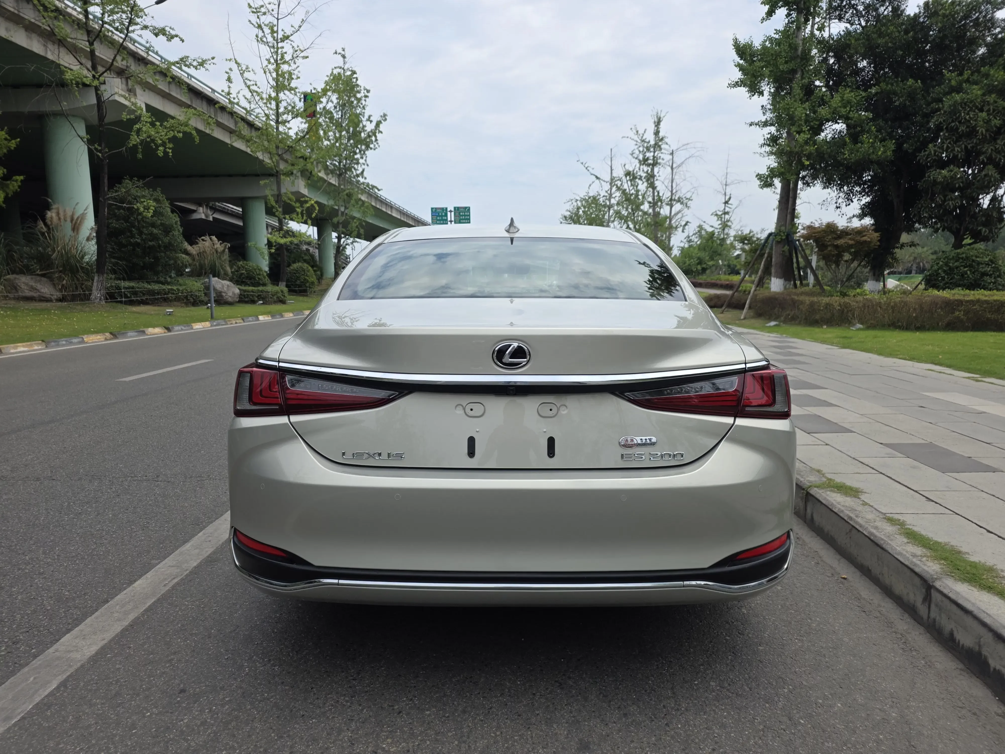 Lexus ES
