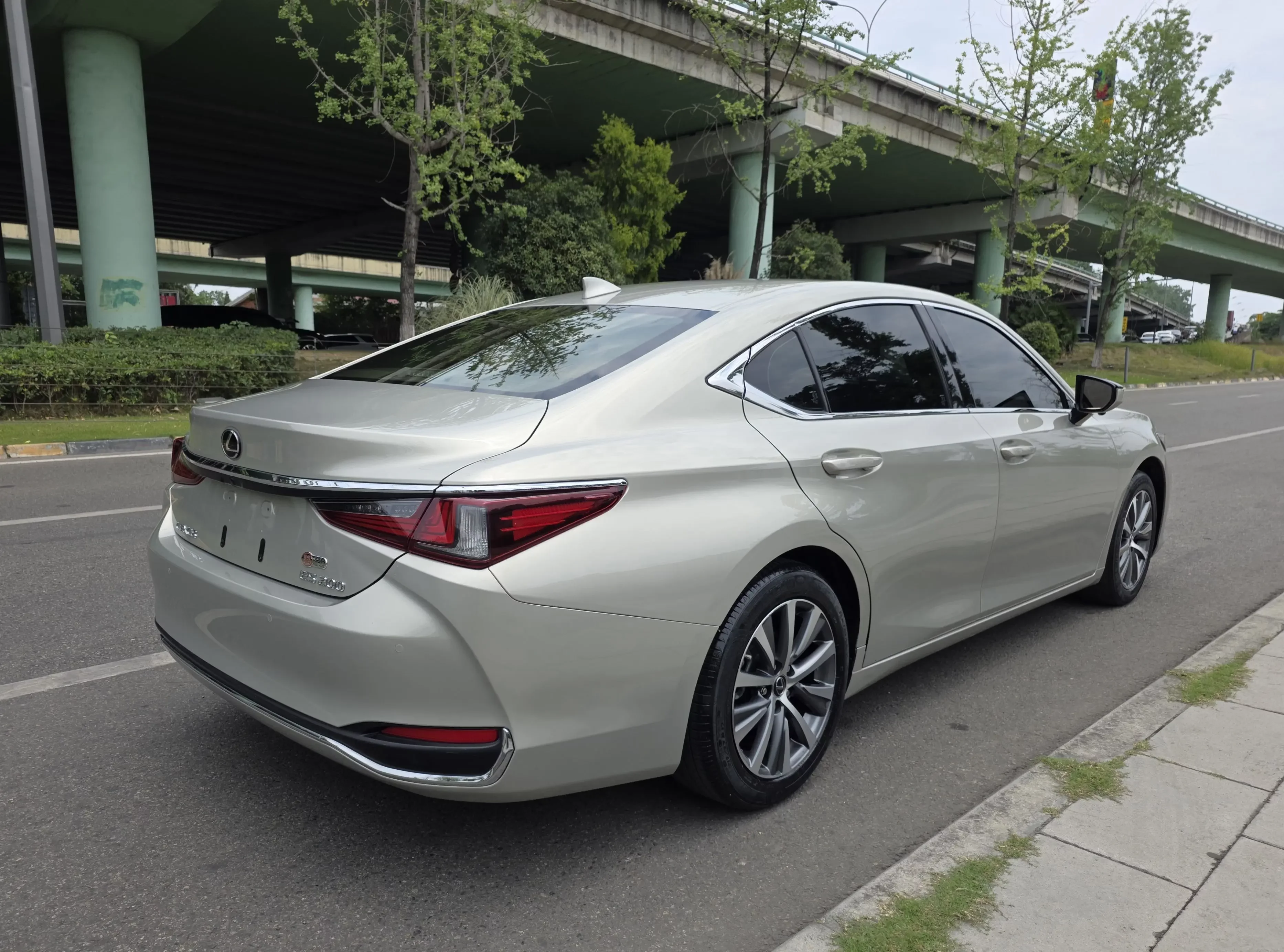 Lexus ES