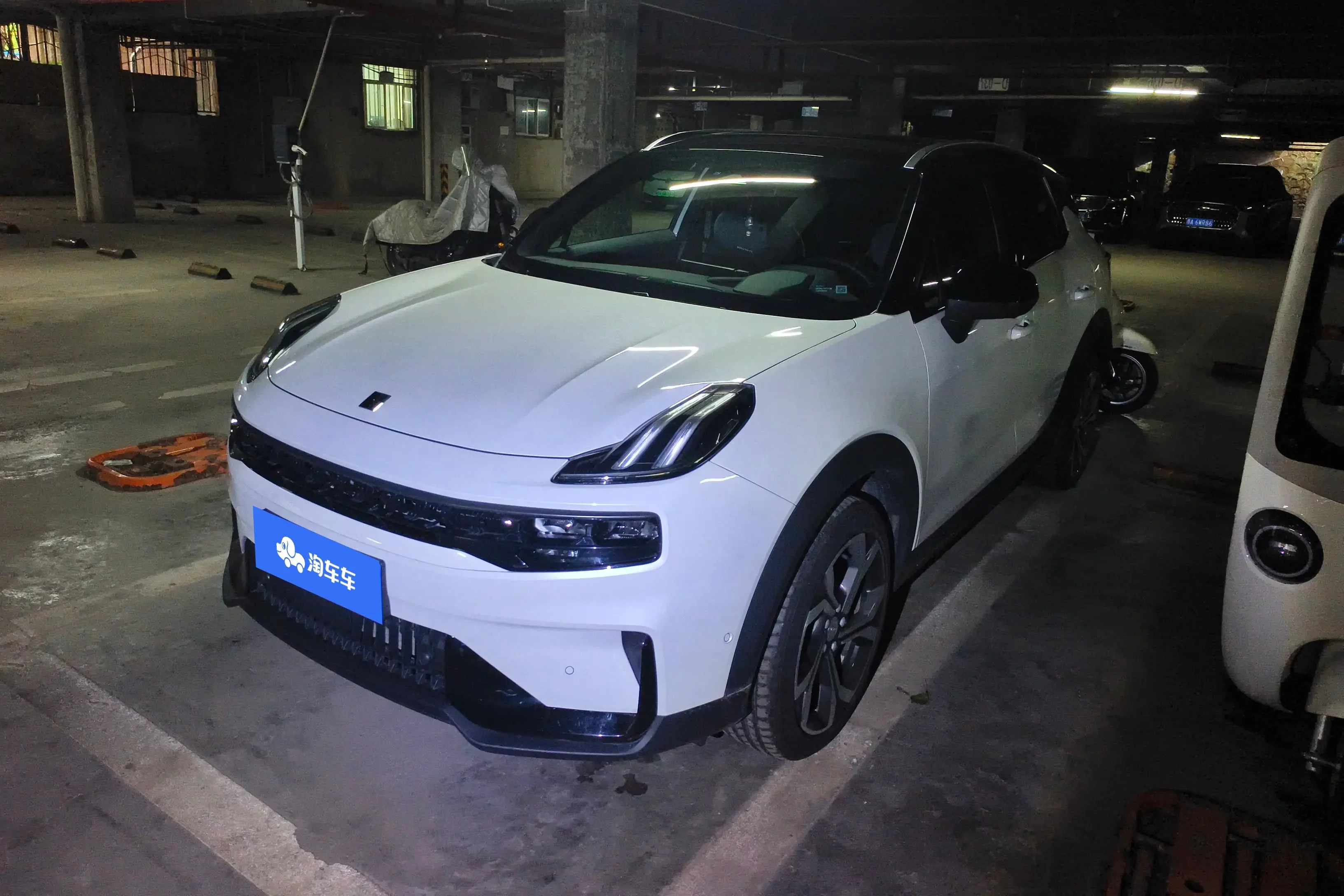 Lynk & Co 06