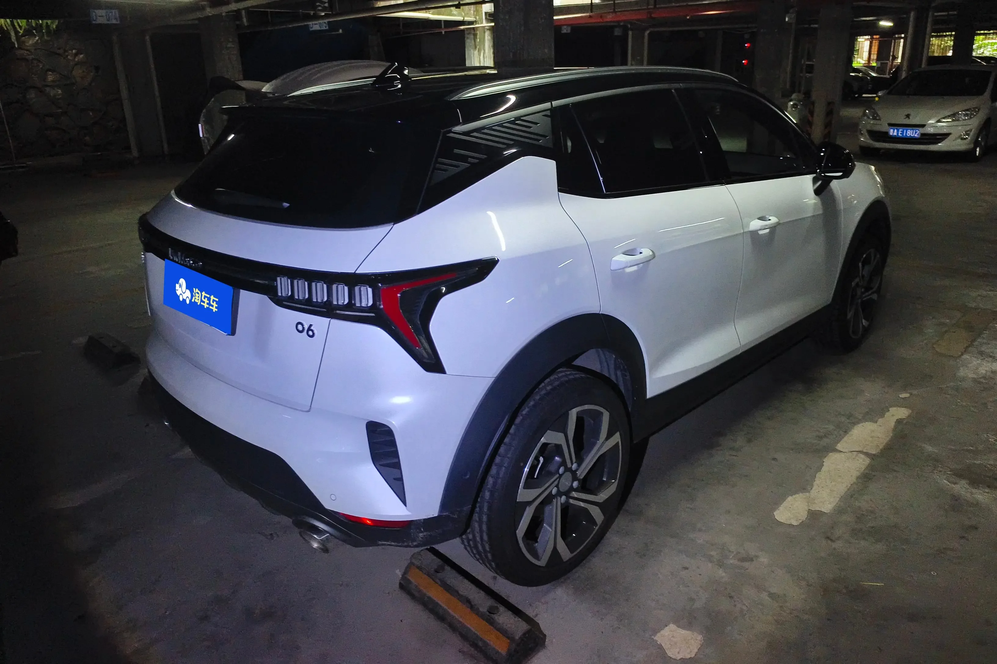 Lynk & Co 06