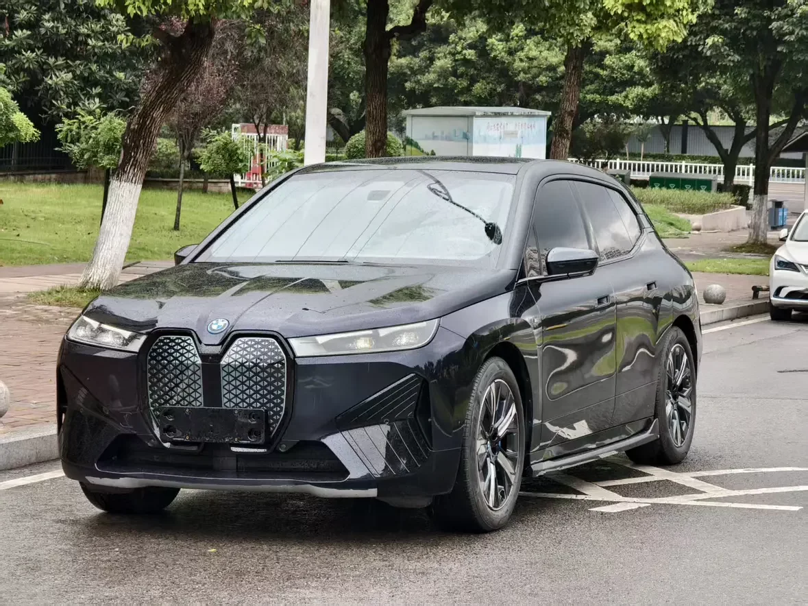BMW iX  из Китая