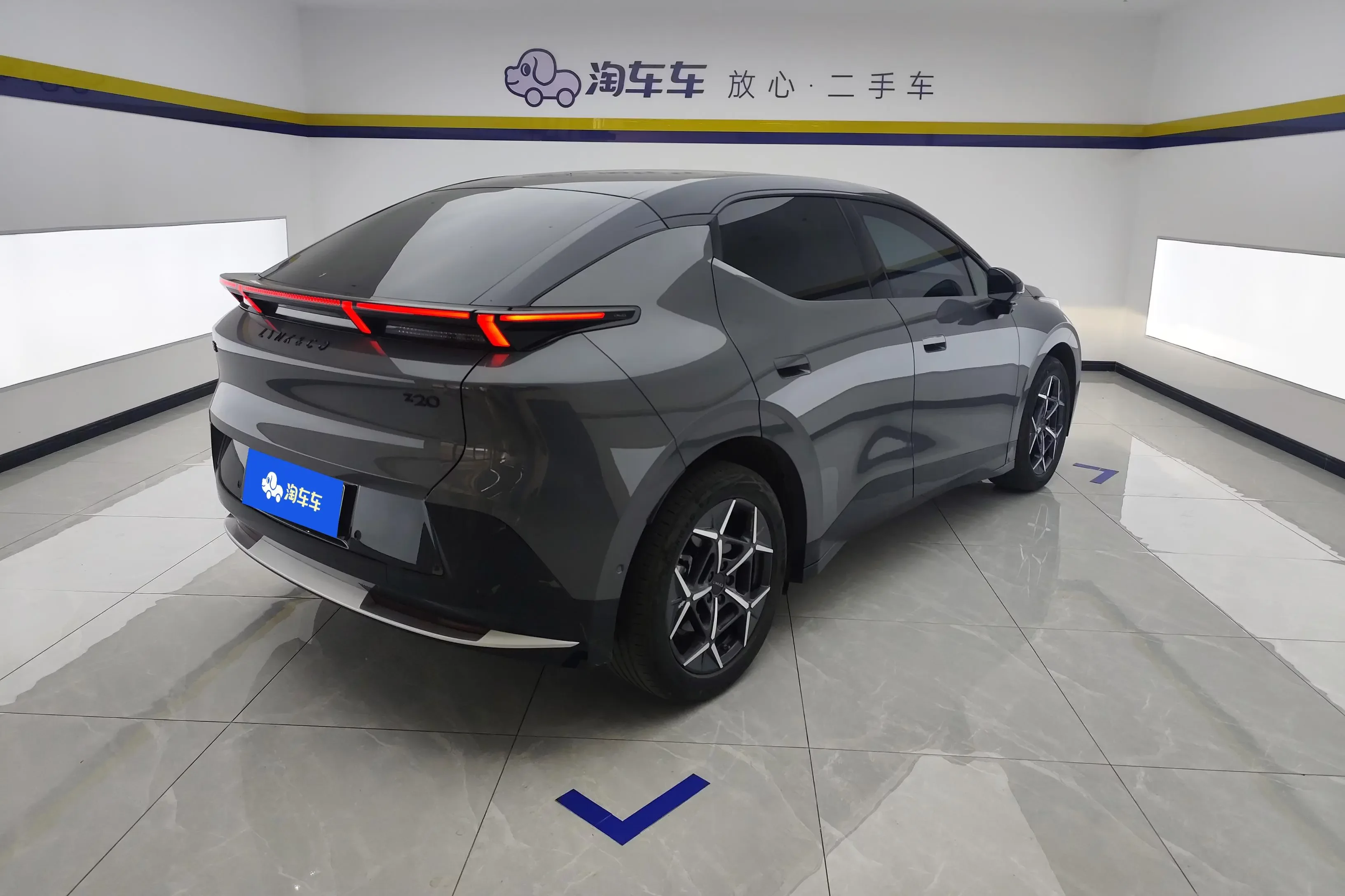 Lynk & Co Z20