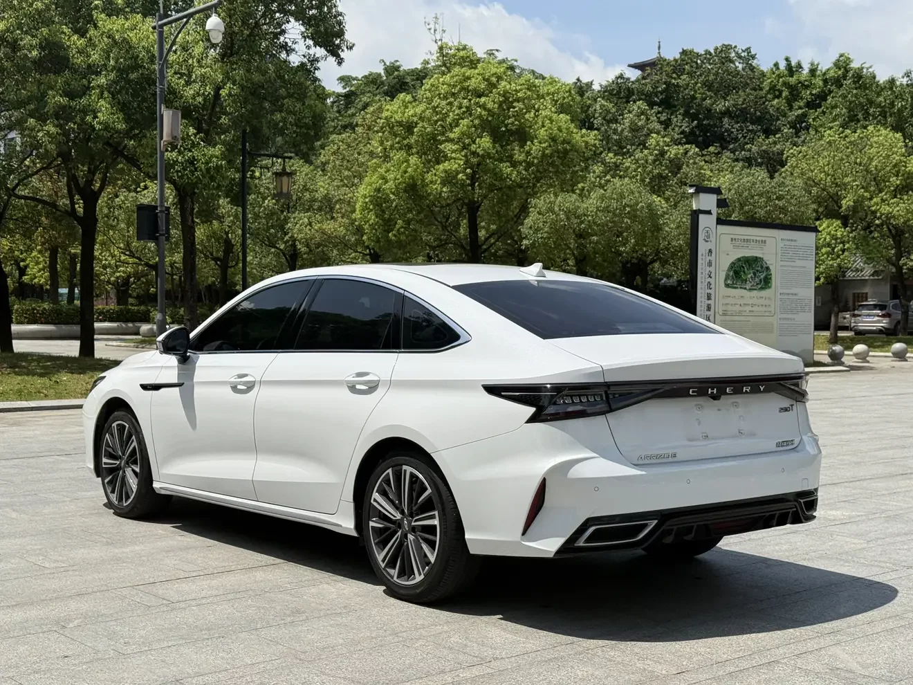 Chery Arrizo 8