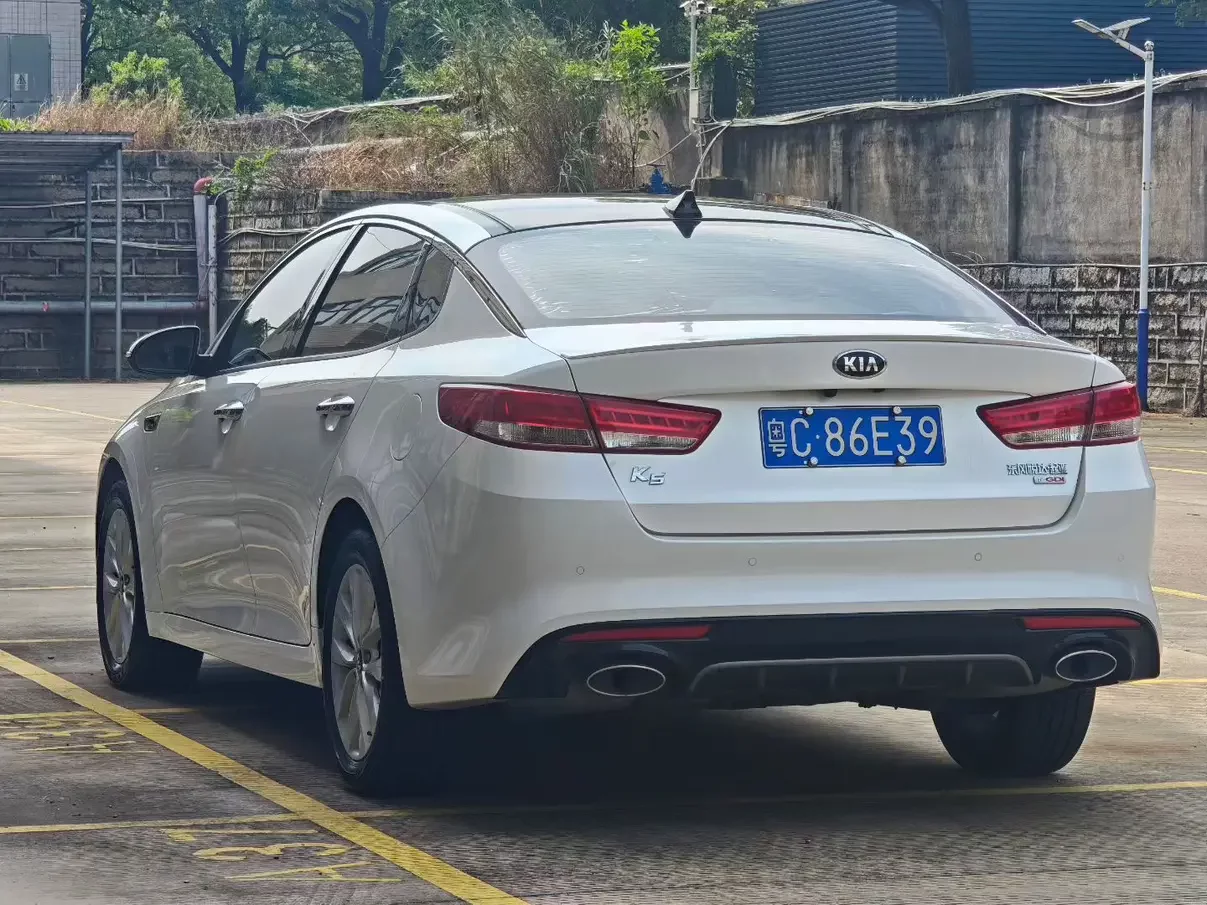 Kia K5