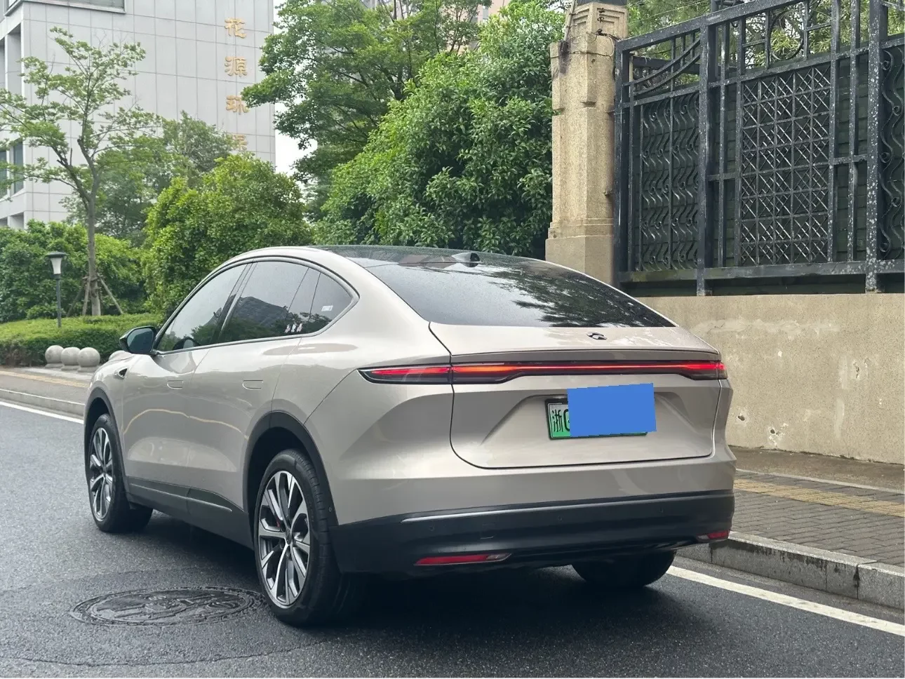 NIO EC7