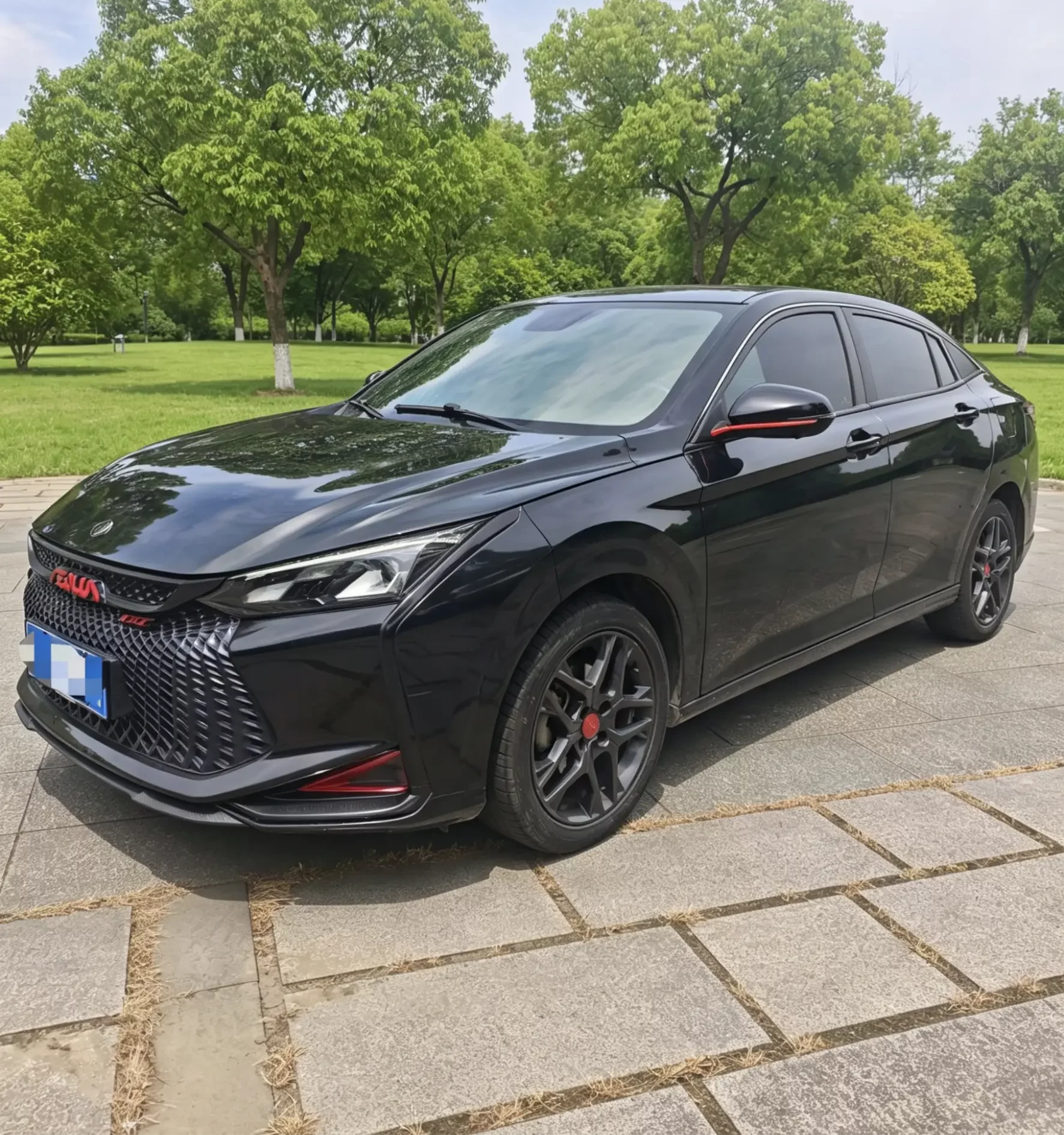 Dongfeng Yixuan  из Китая