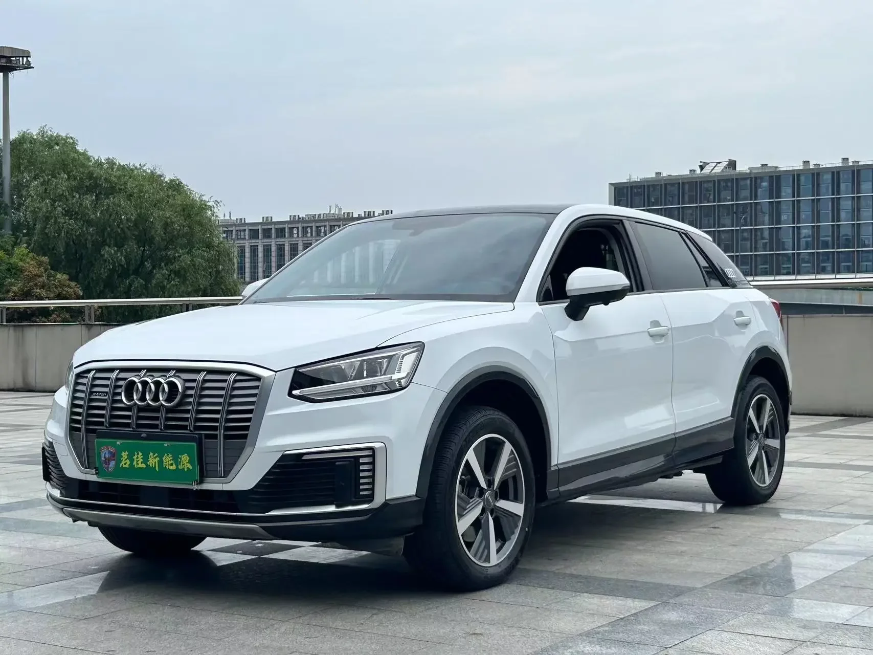 Audi Q2L e-tron