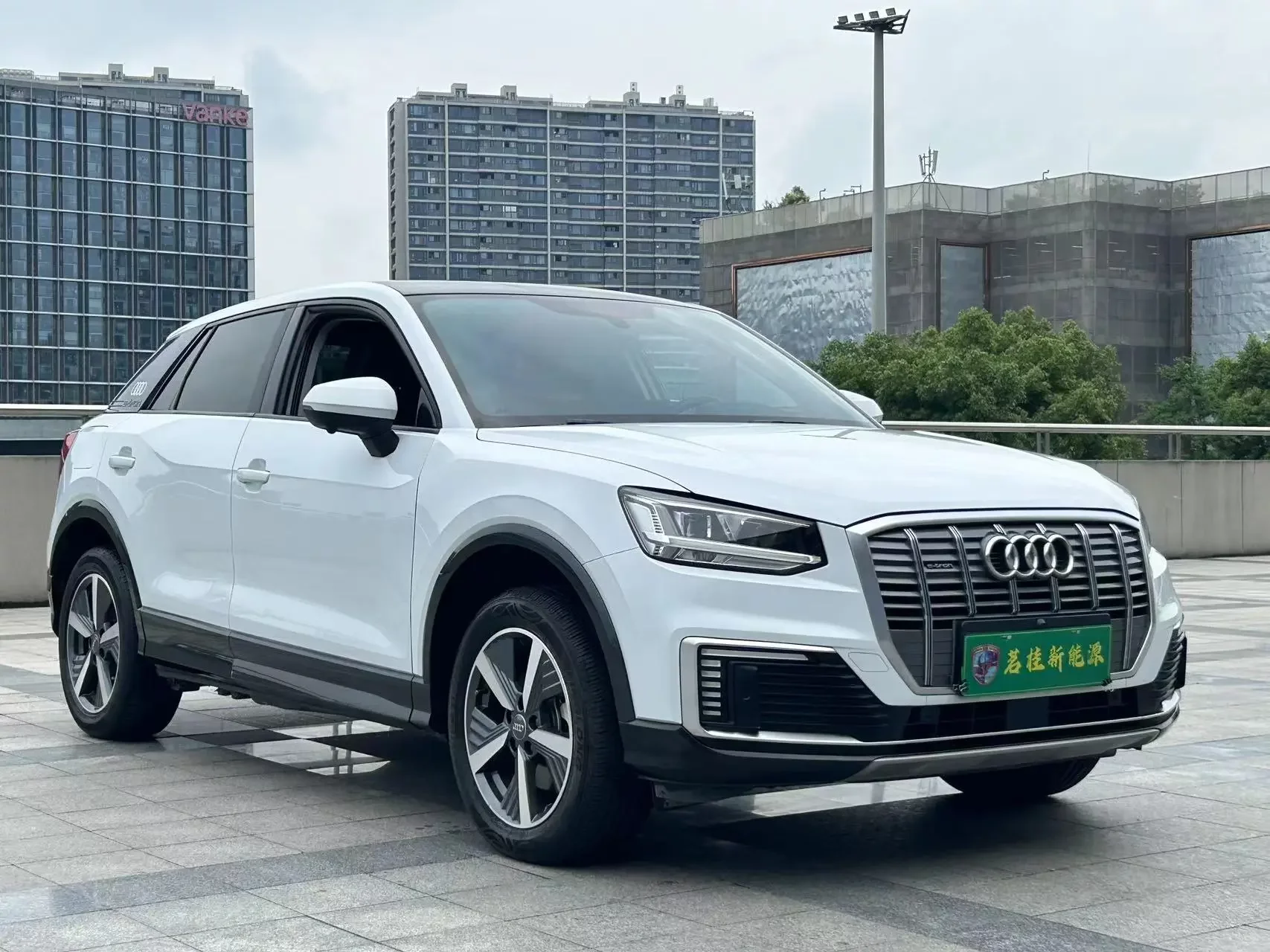 Audi Q2L e-tron