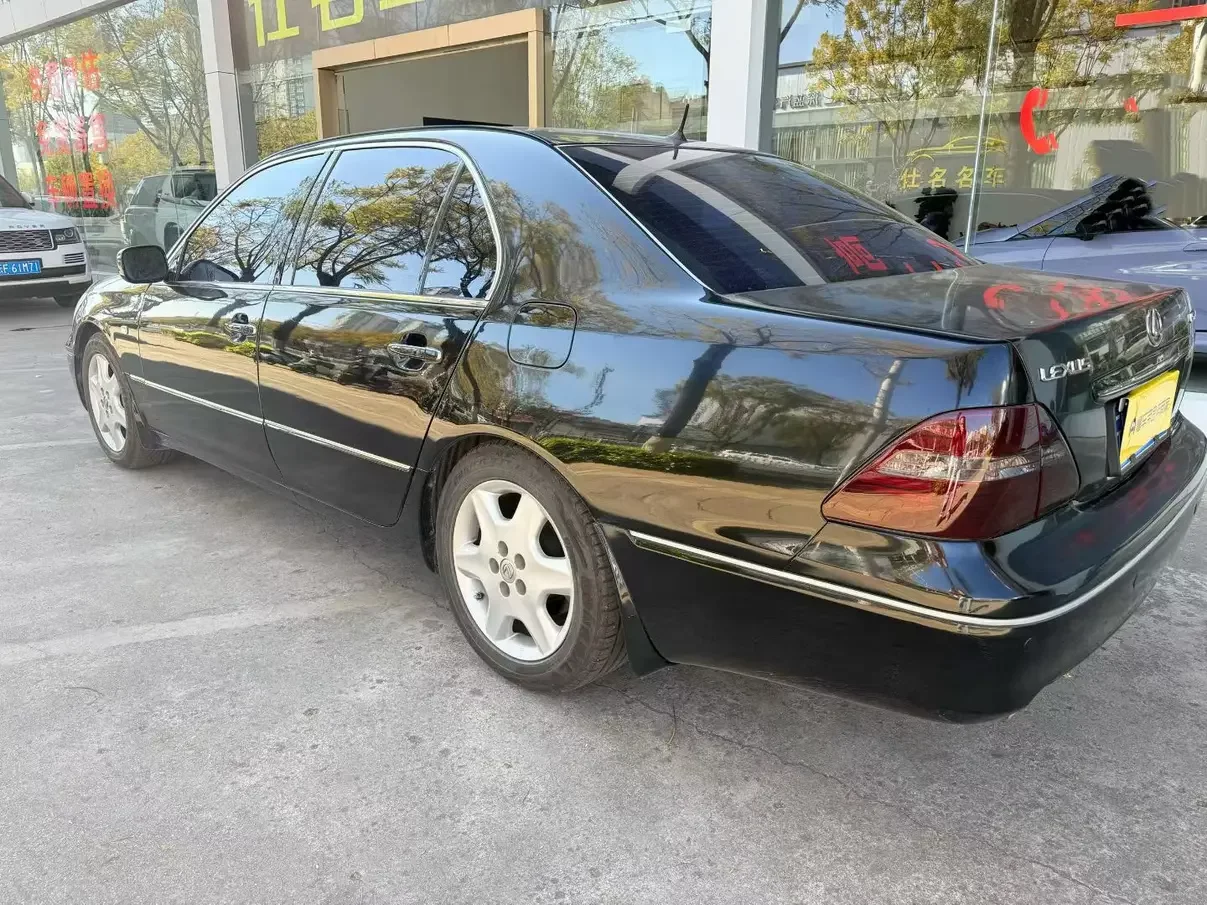 Lexus LS