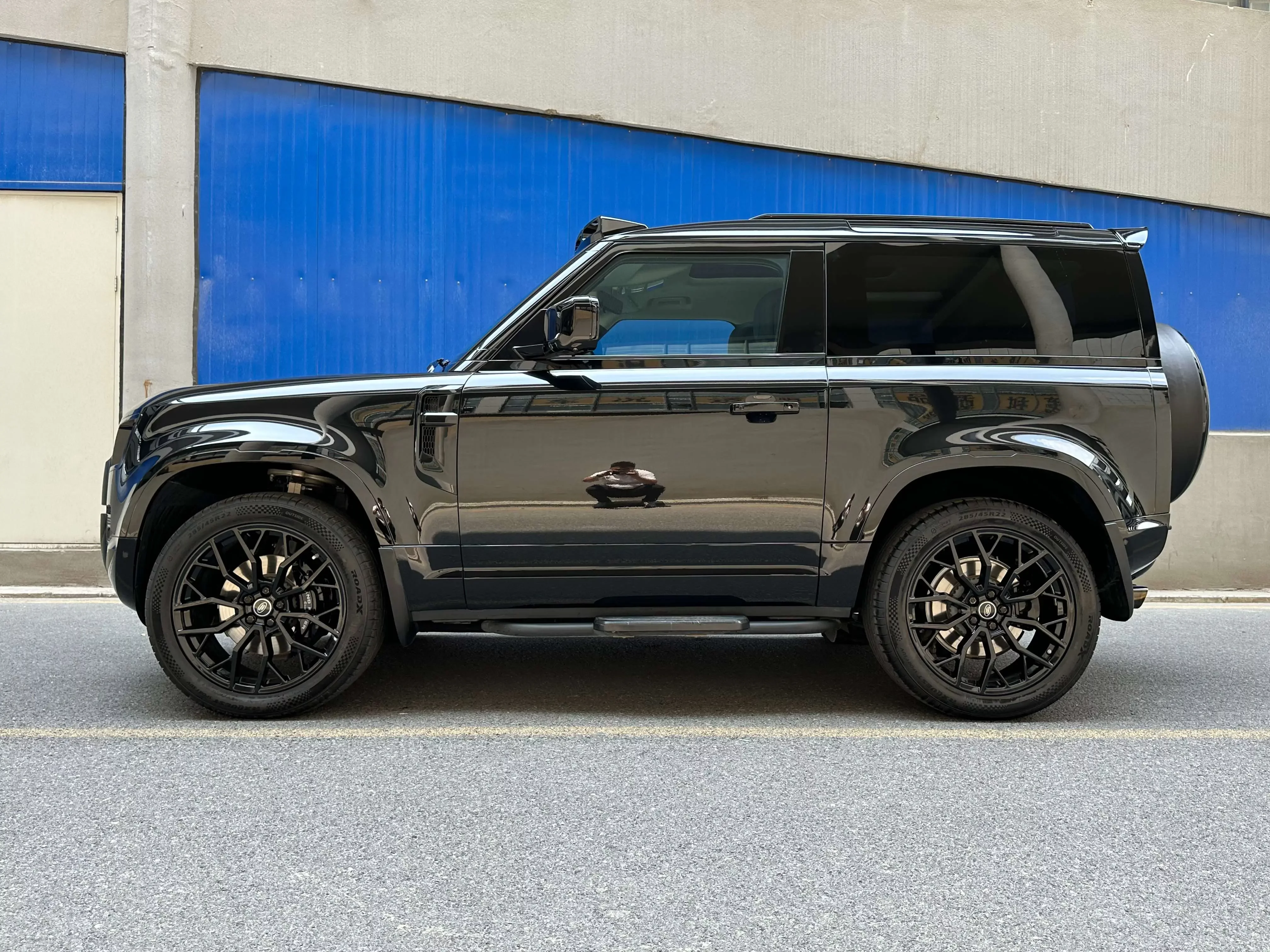 Land Rover guard