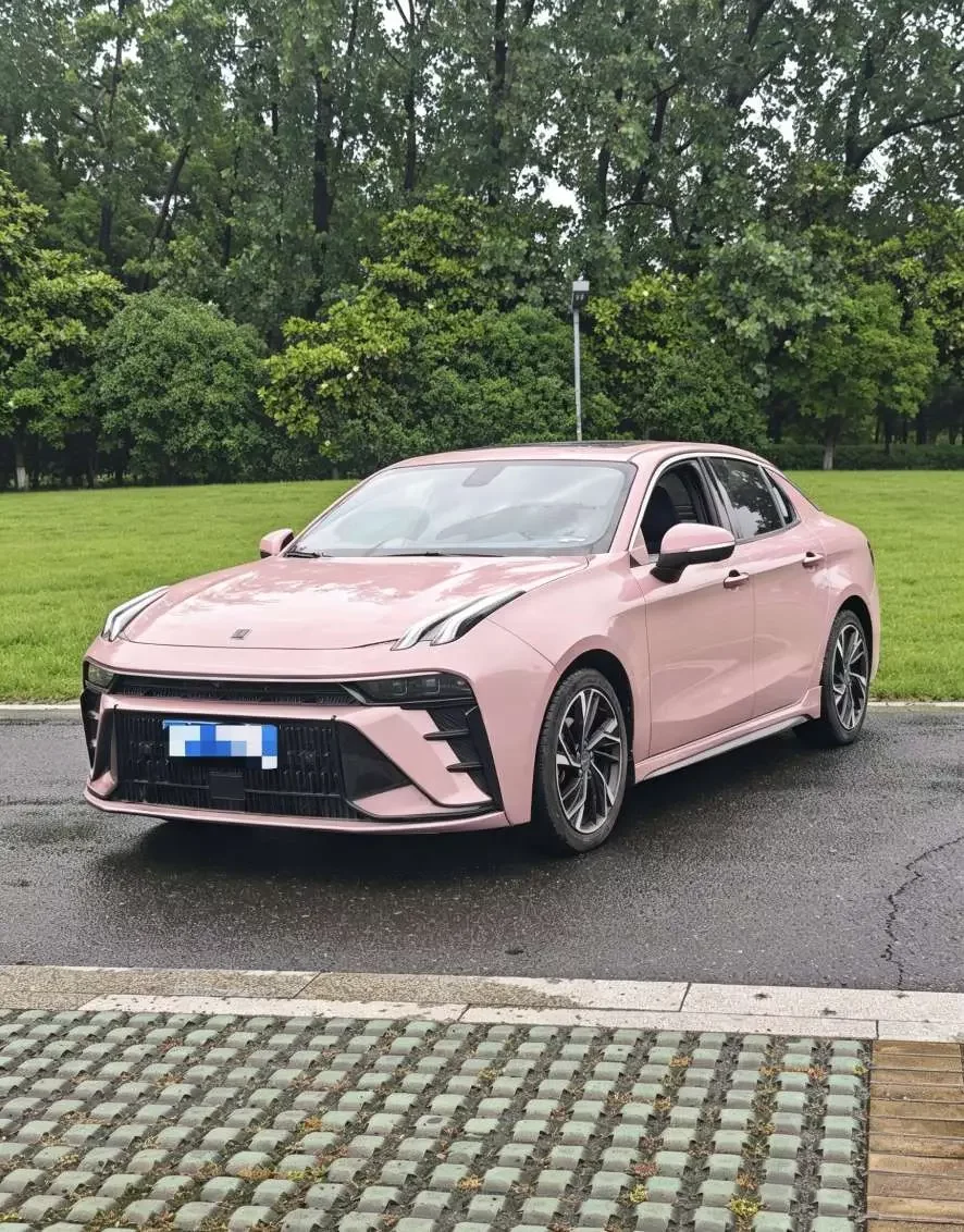 Lynk & Co 03