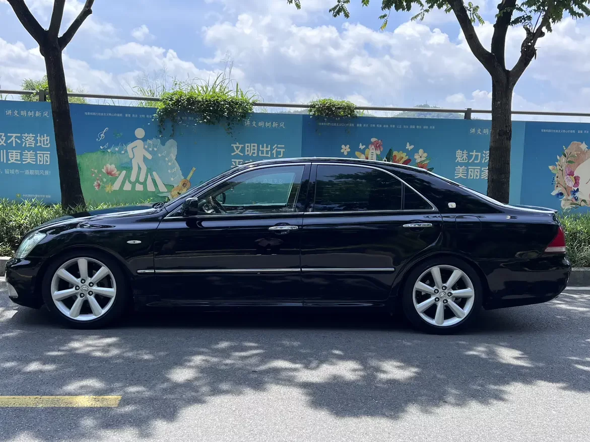 Toyota crown