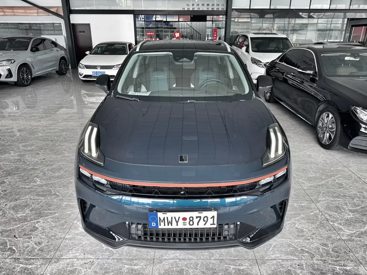Lynk & Co 06