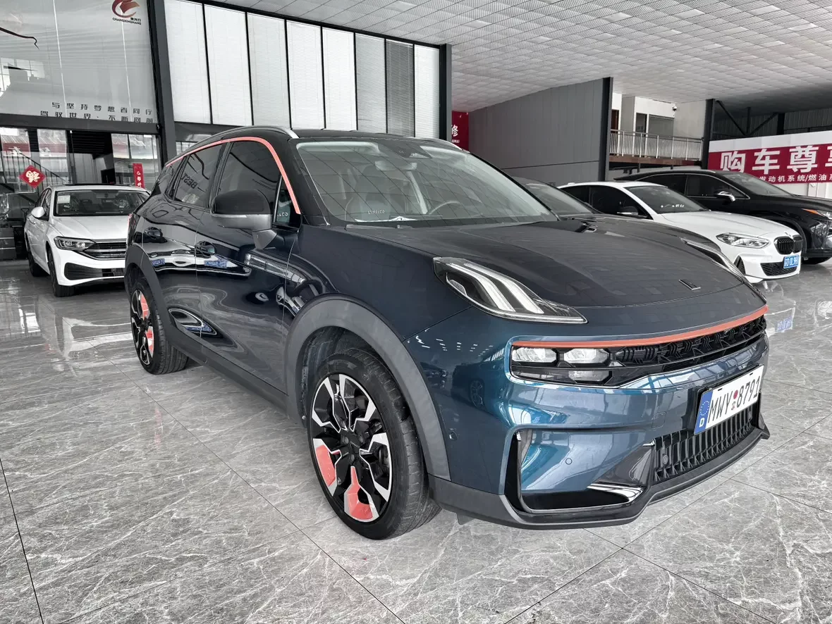 Lynk & Co 06