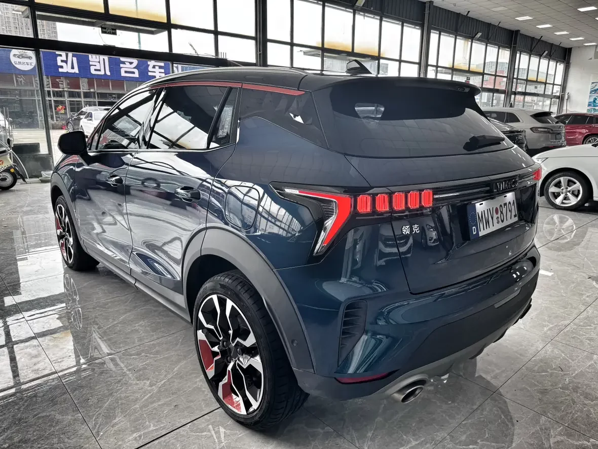 Lynk & Co 06