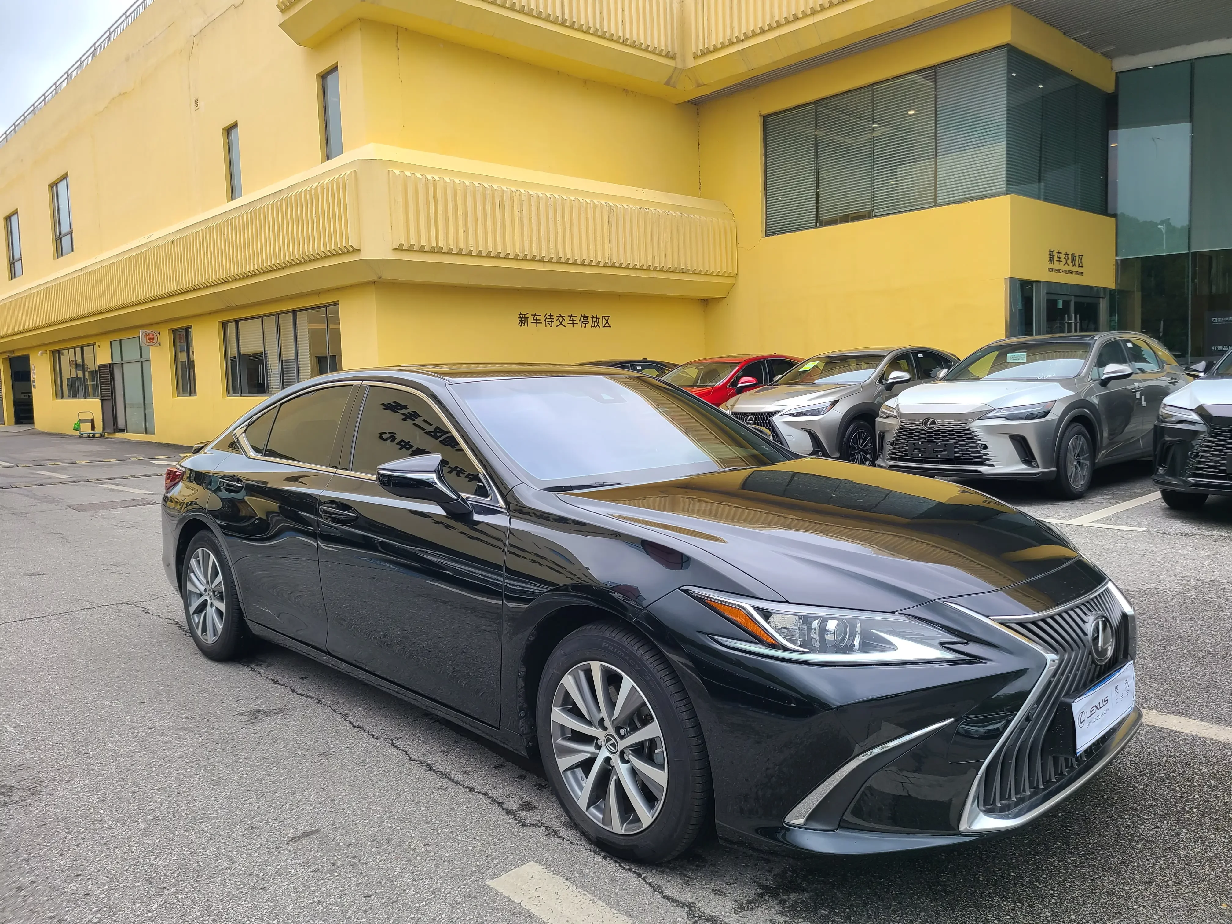 Lexus ES