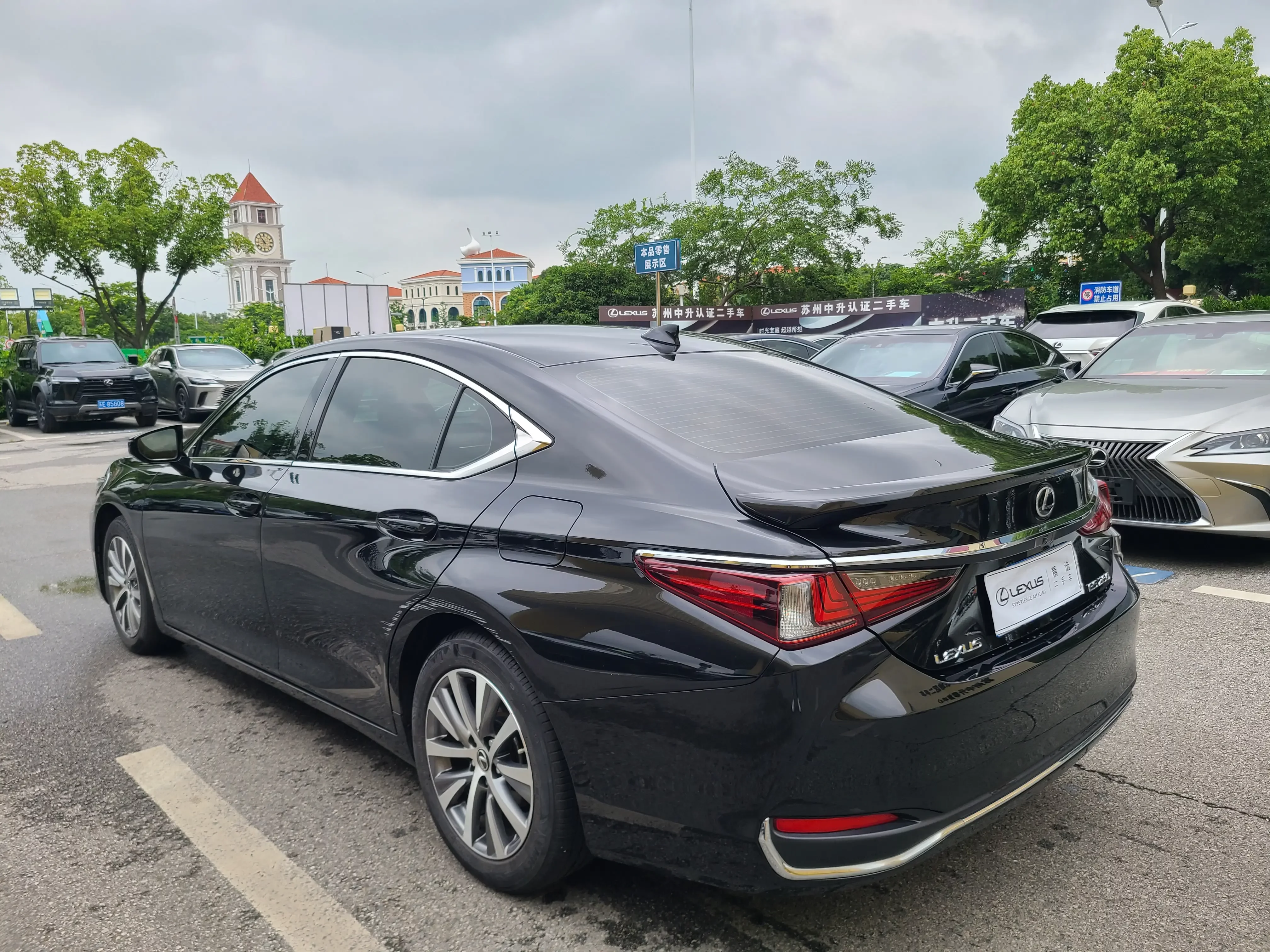 Lexus ES