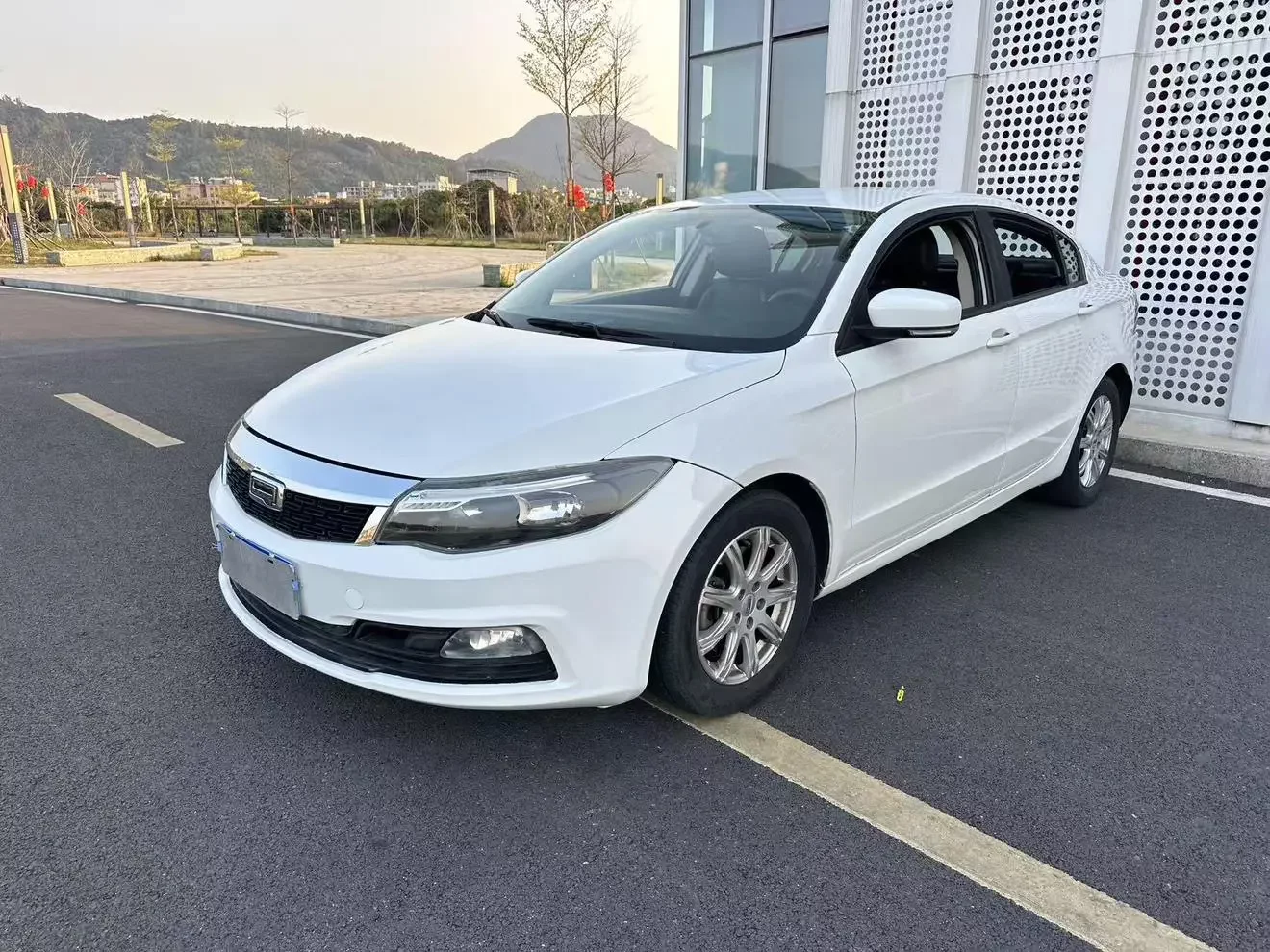 Qoros 3