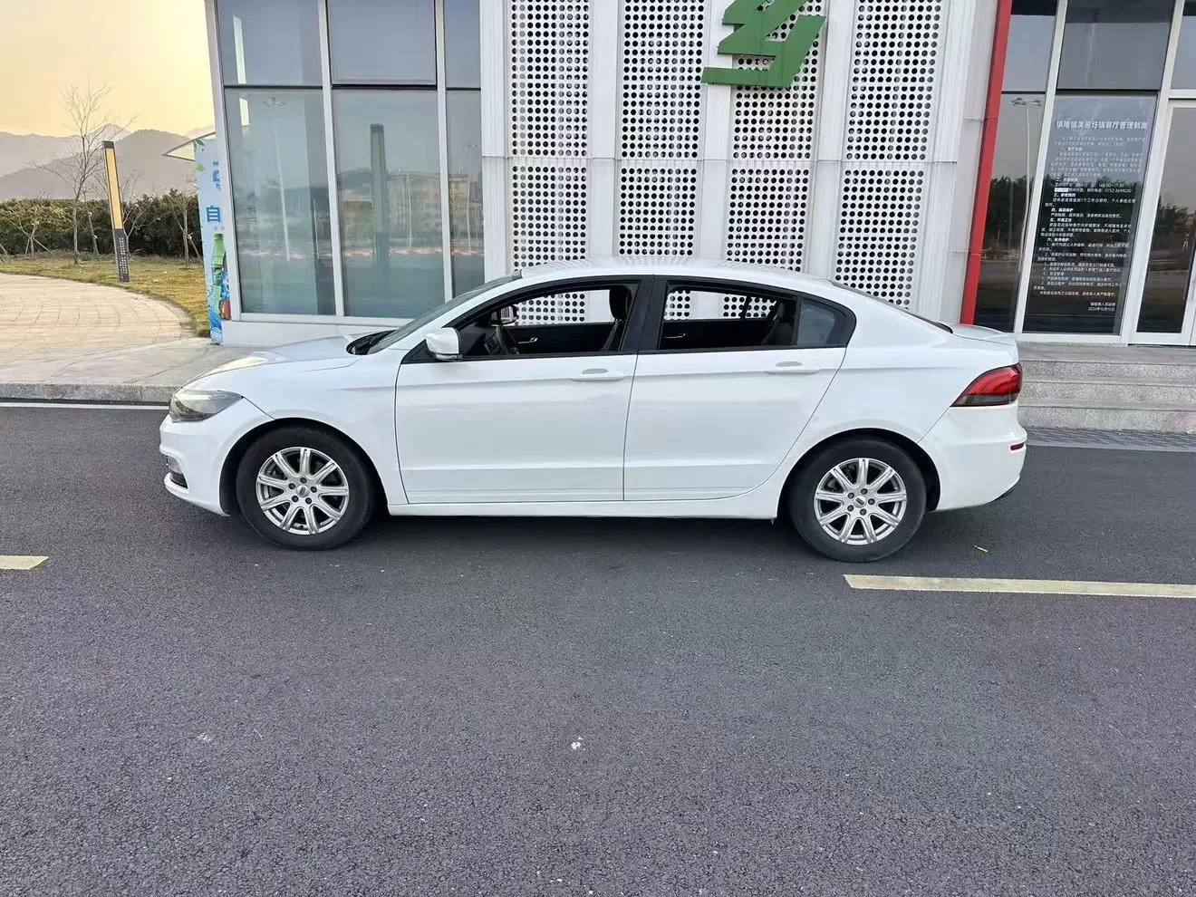 Qoros 3