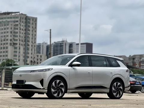 Dongfeng Yipai 008  из Китая