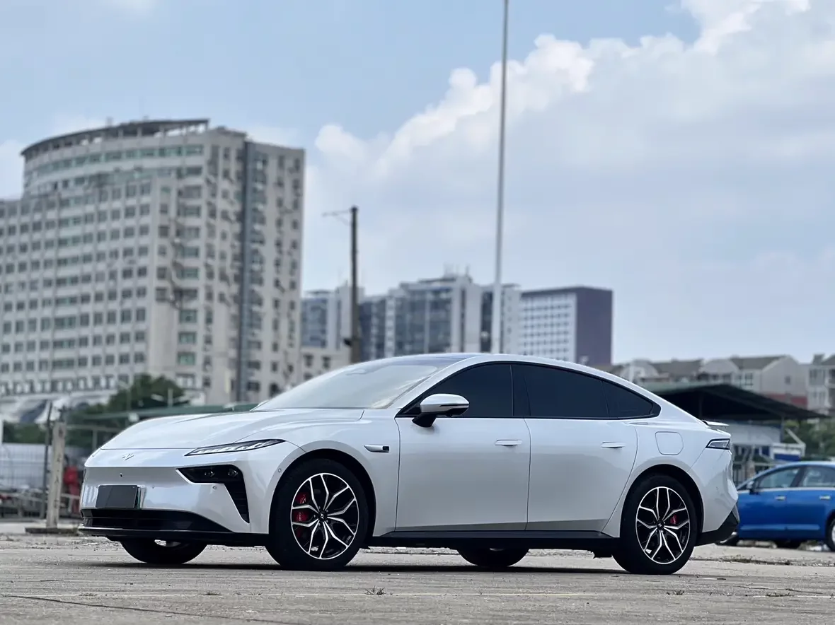 Dongfeng Yipai 007  из Китая