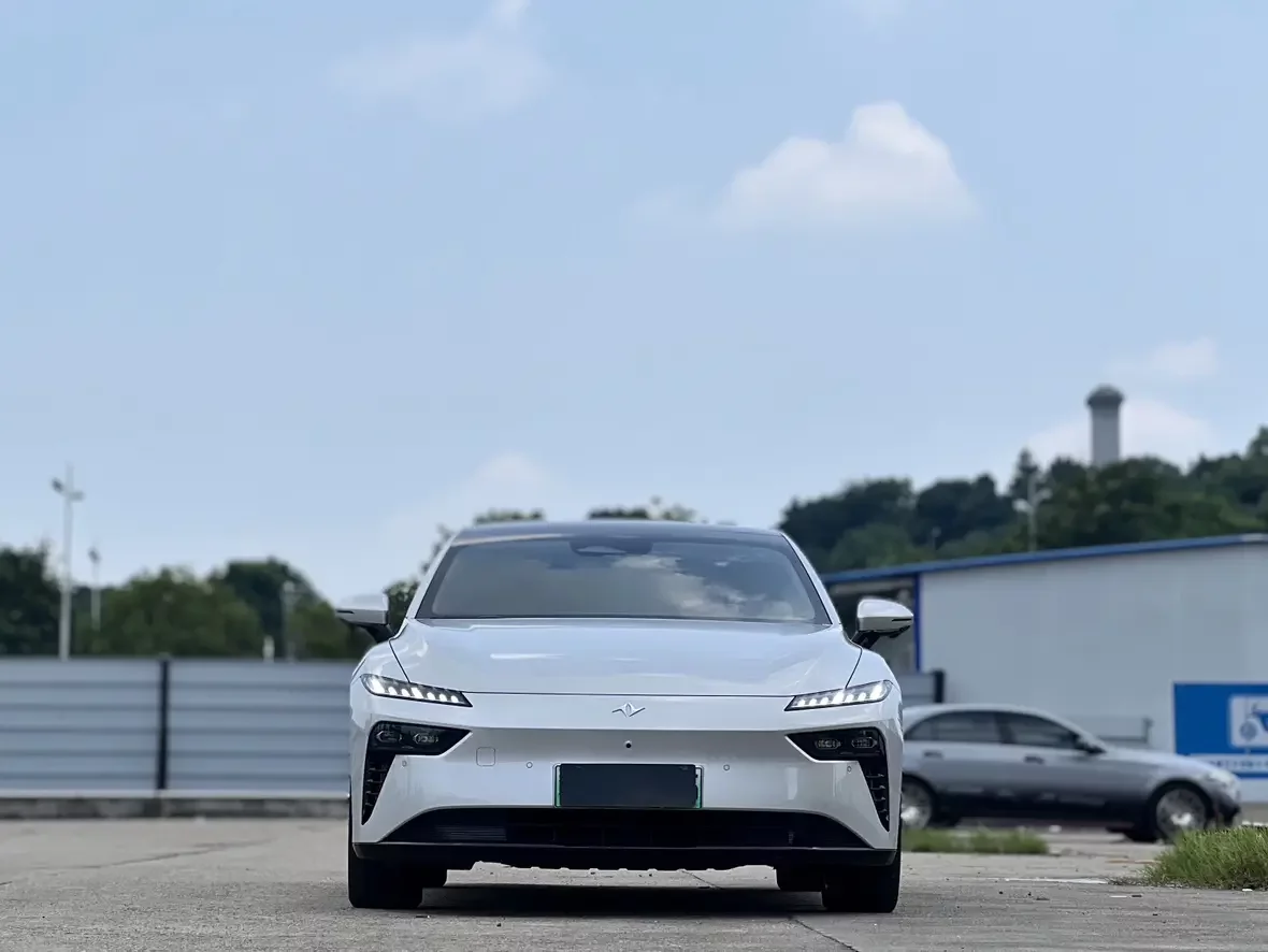 Dongfeng Yipai 007  из Китая