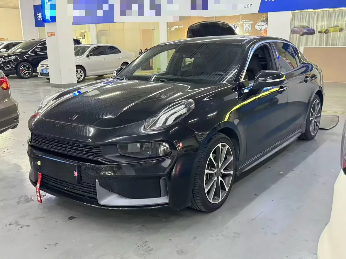 Lynk & Co 03