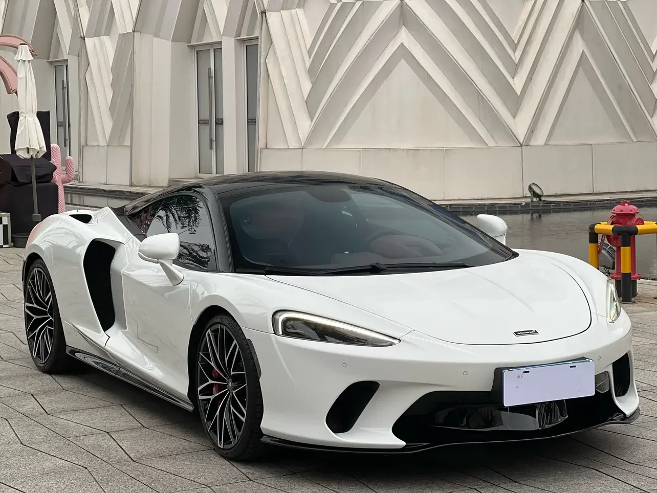 McLaren GT