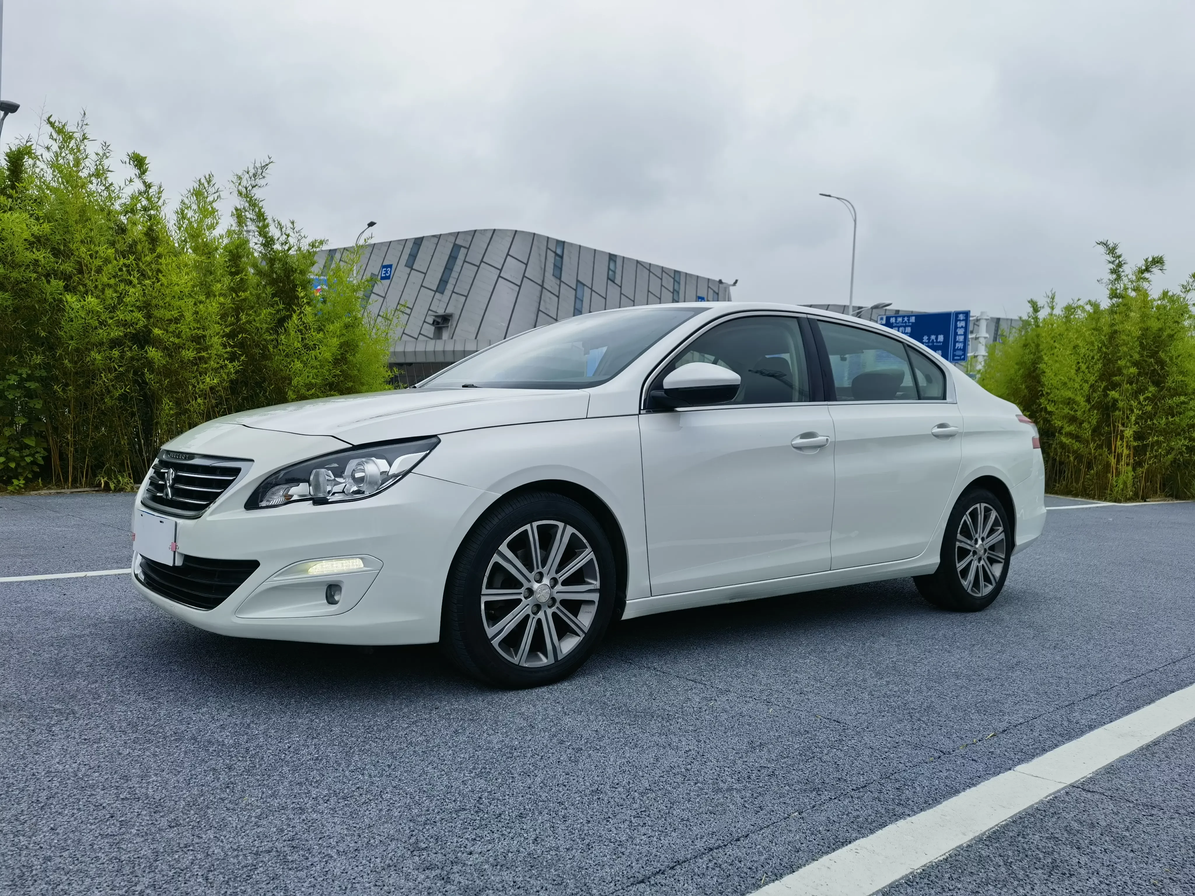 Peugeot 408
