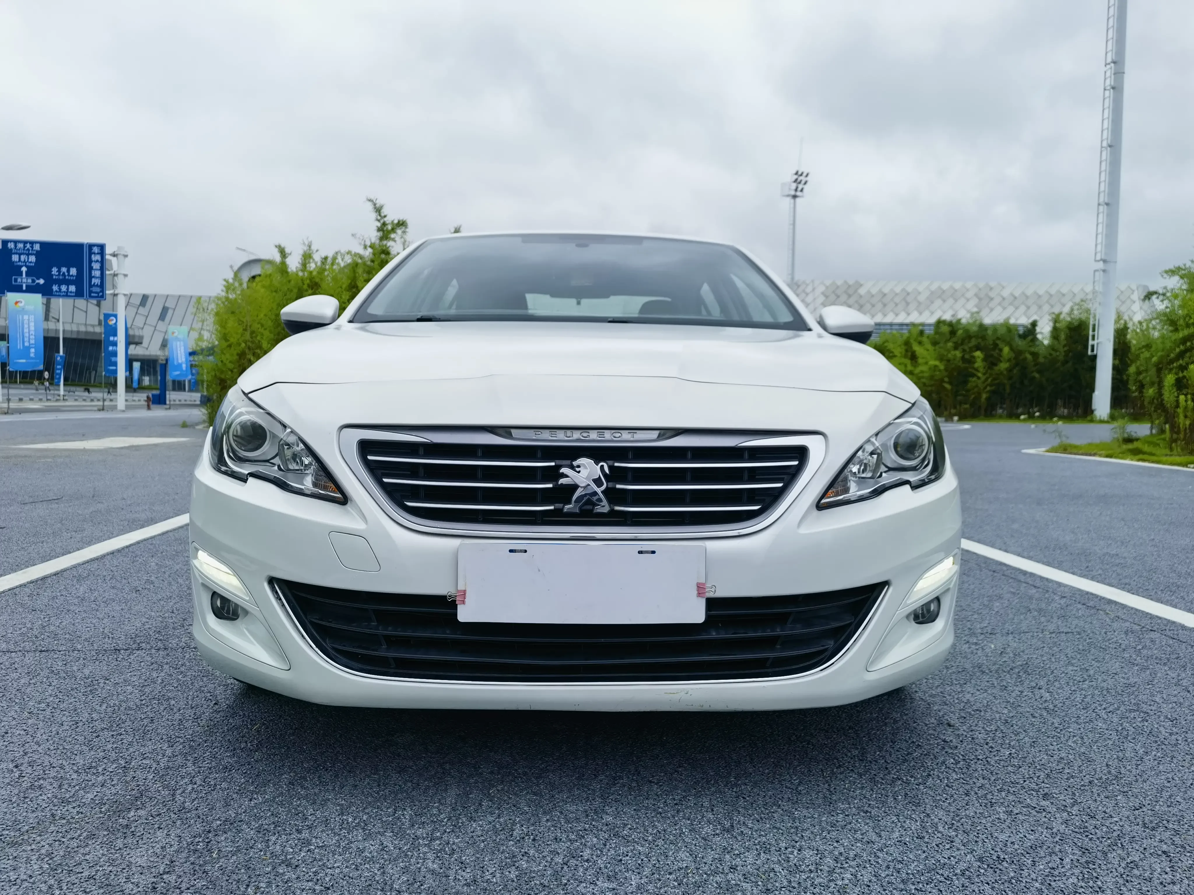 Peugeot 408