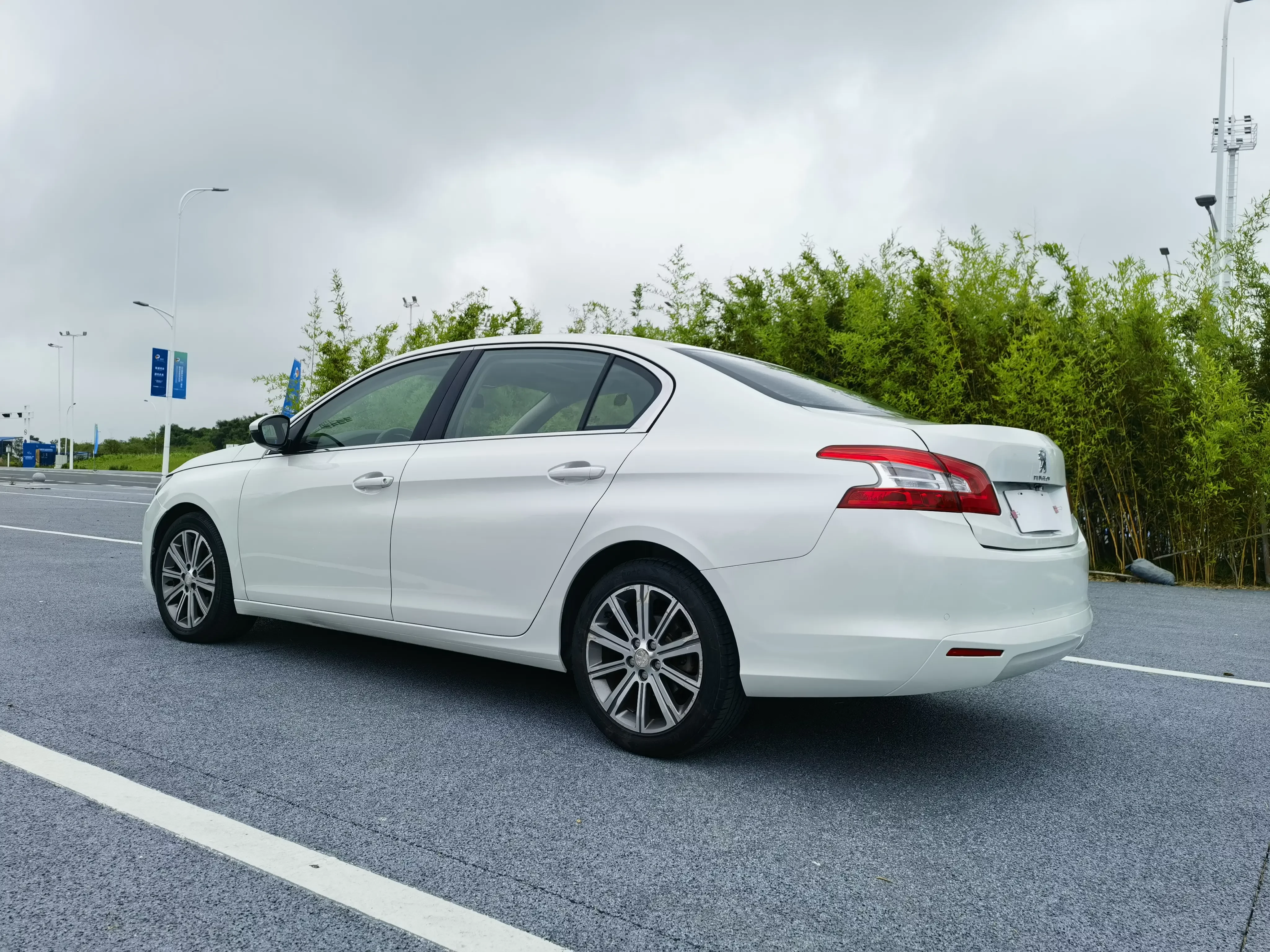 Peugeot 408
