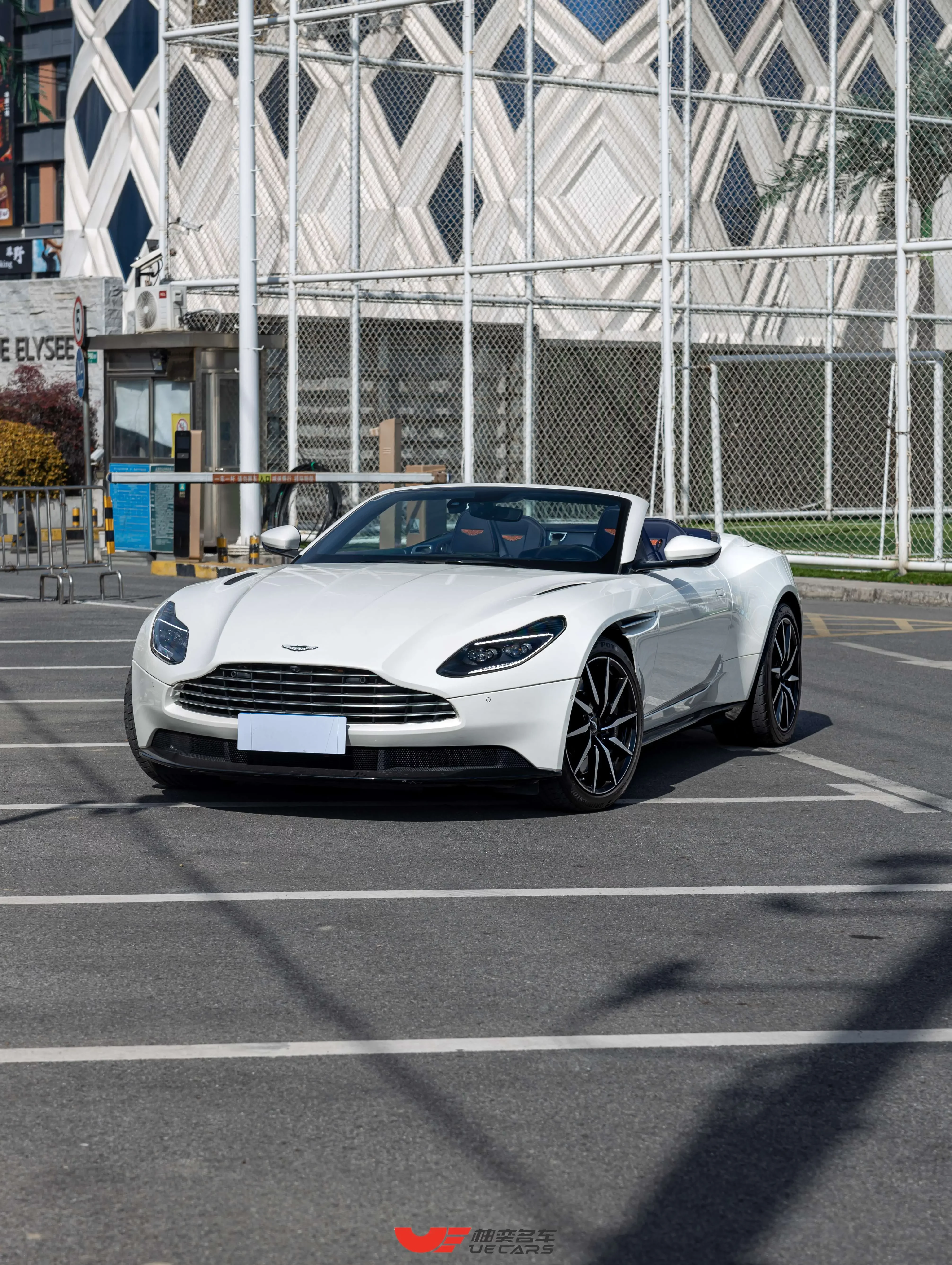Aston Martin DB11
