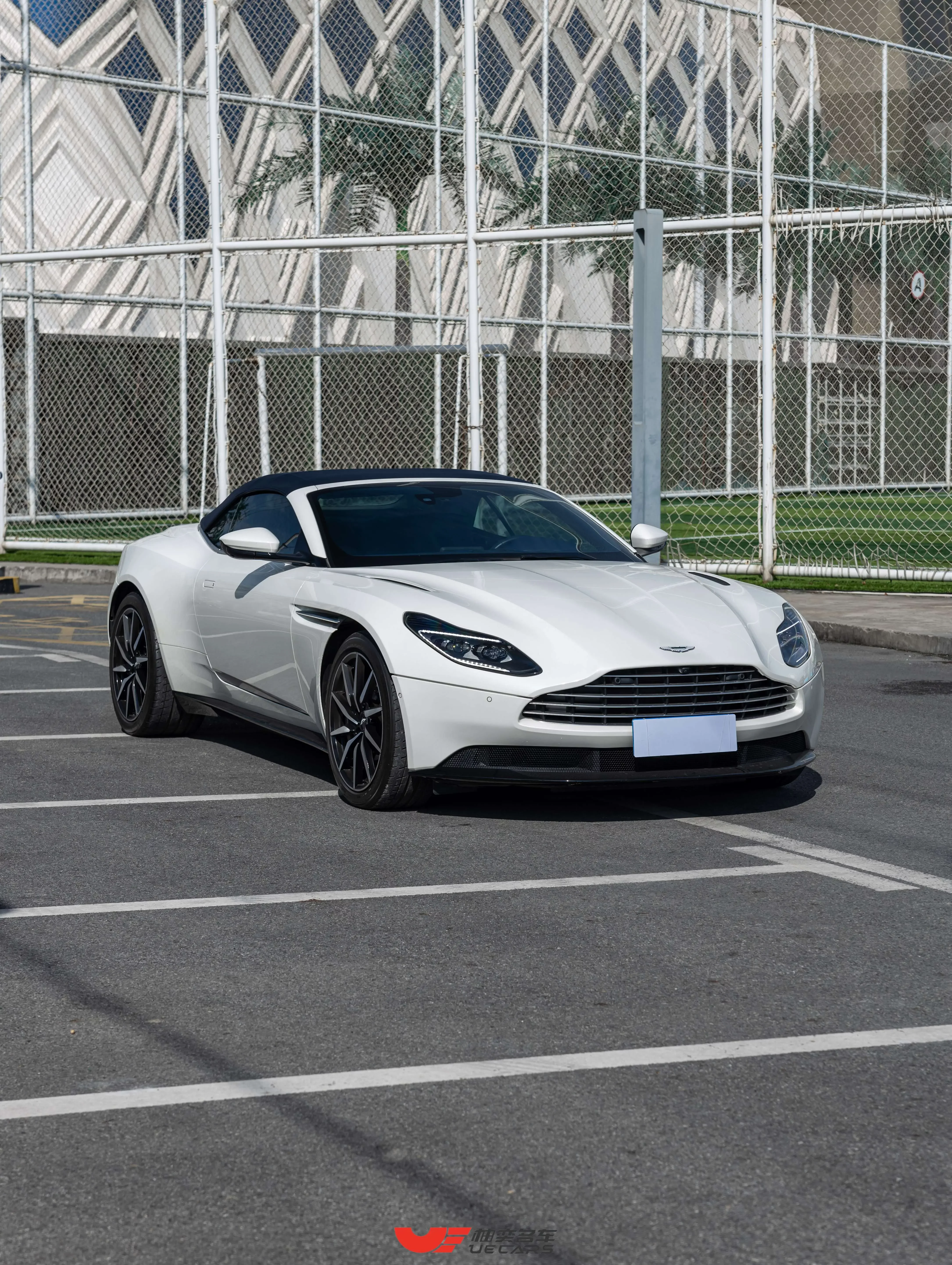 Aston Martin DB11