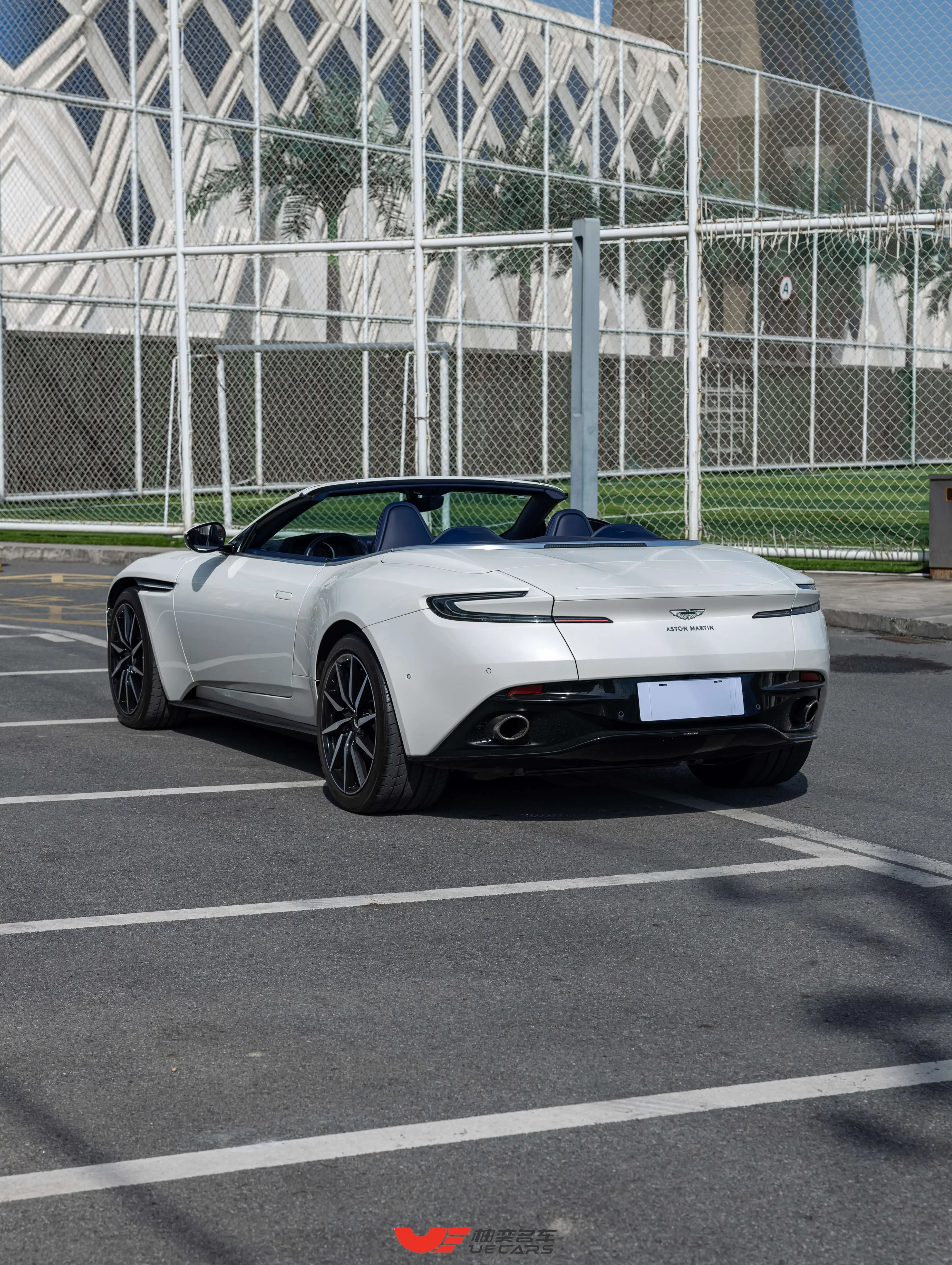 Aston Martin DB11