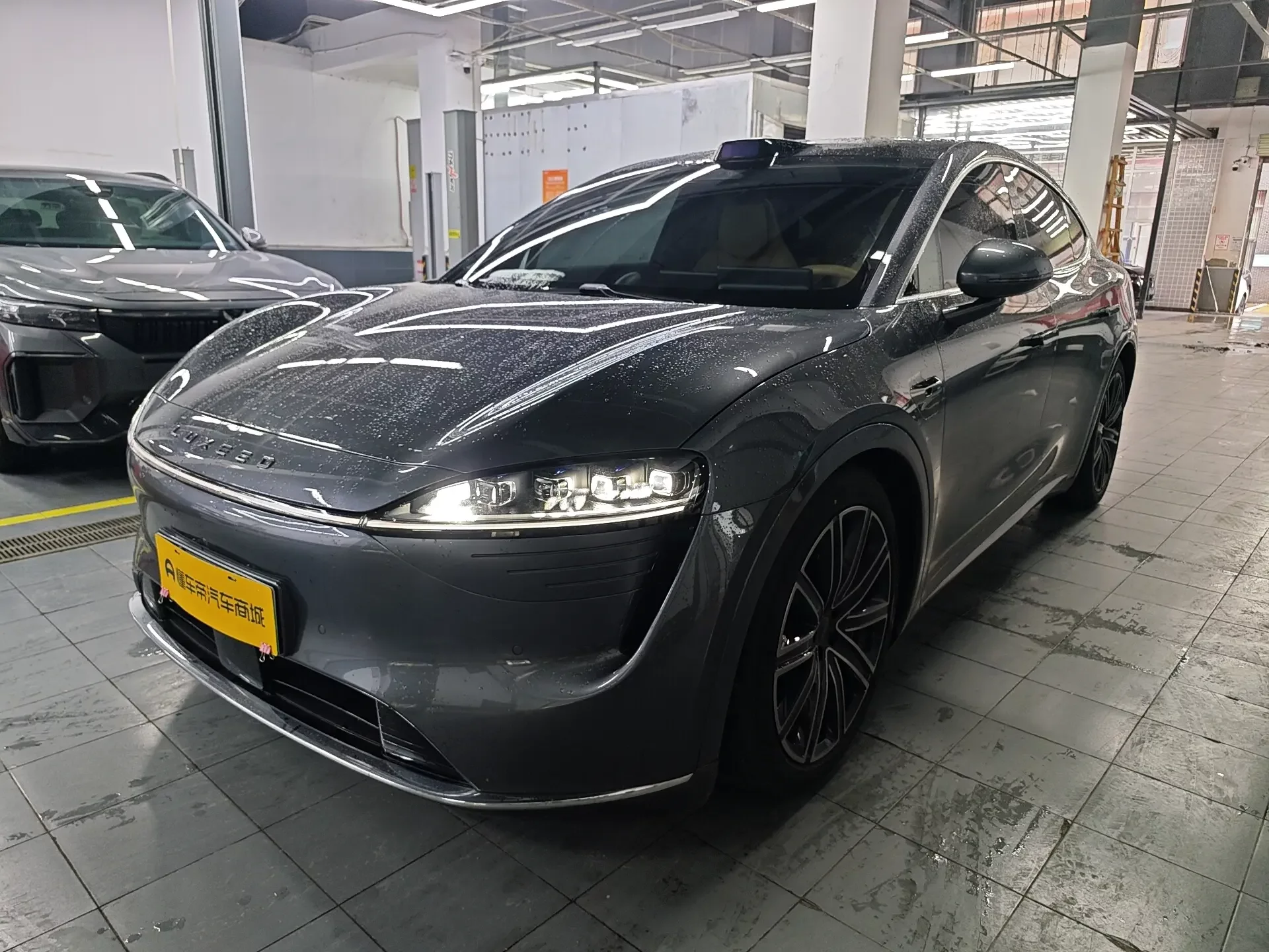 Luxeed Zhijie R7
