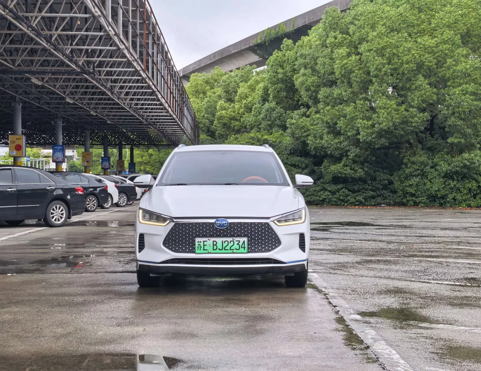 BYD e2