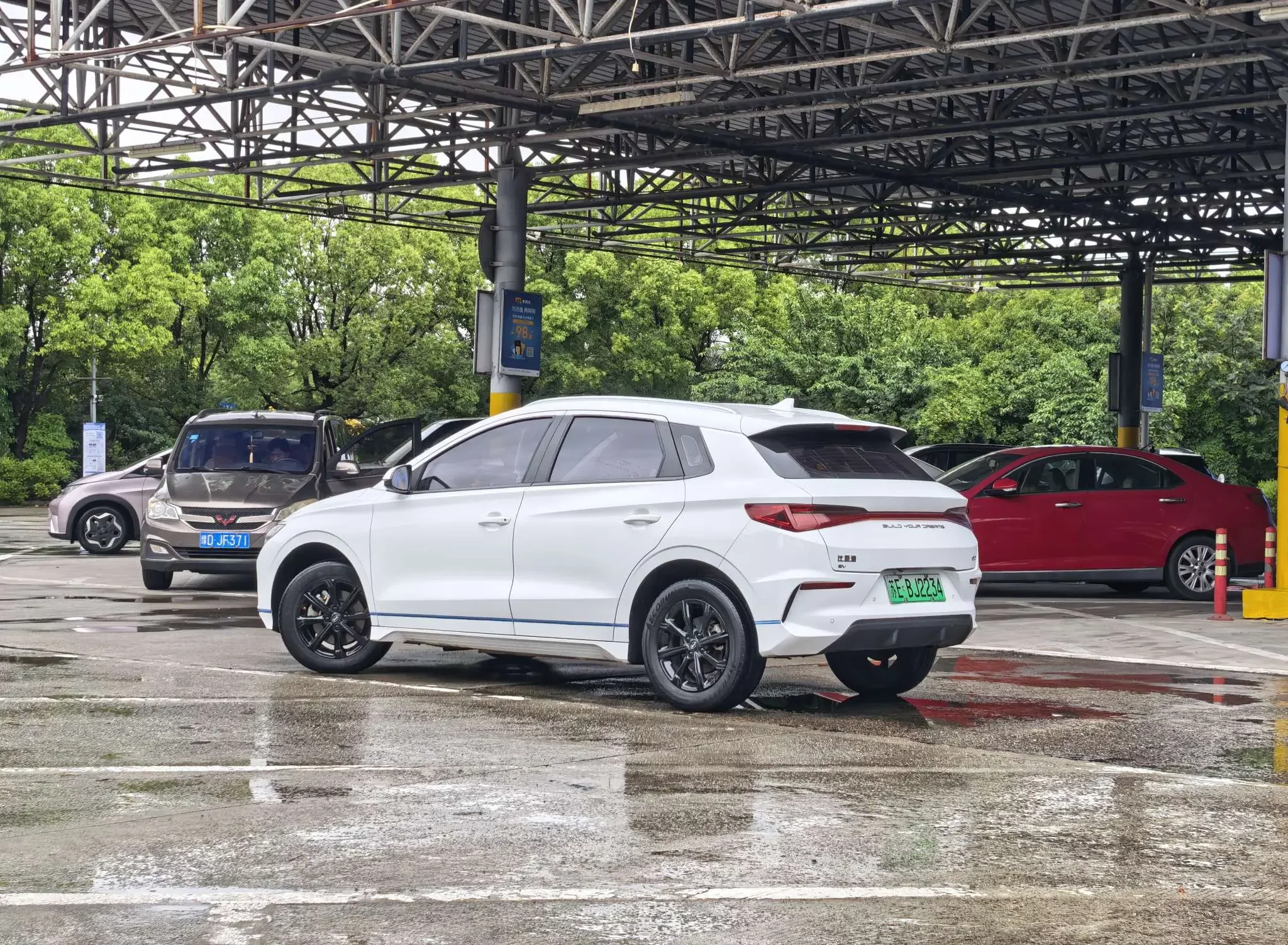 BYD e2