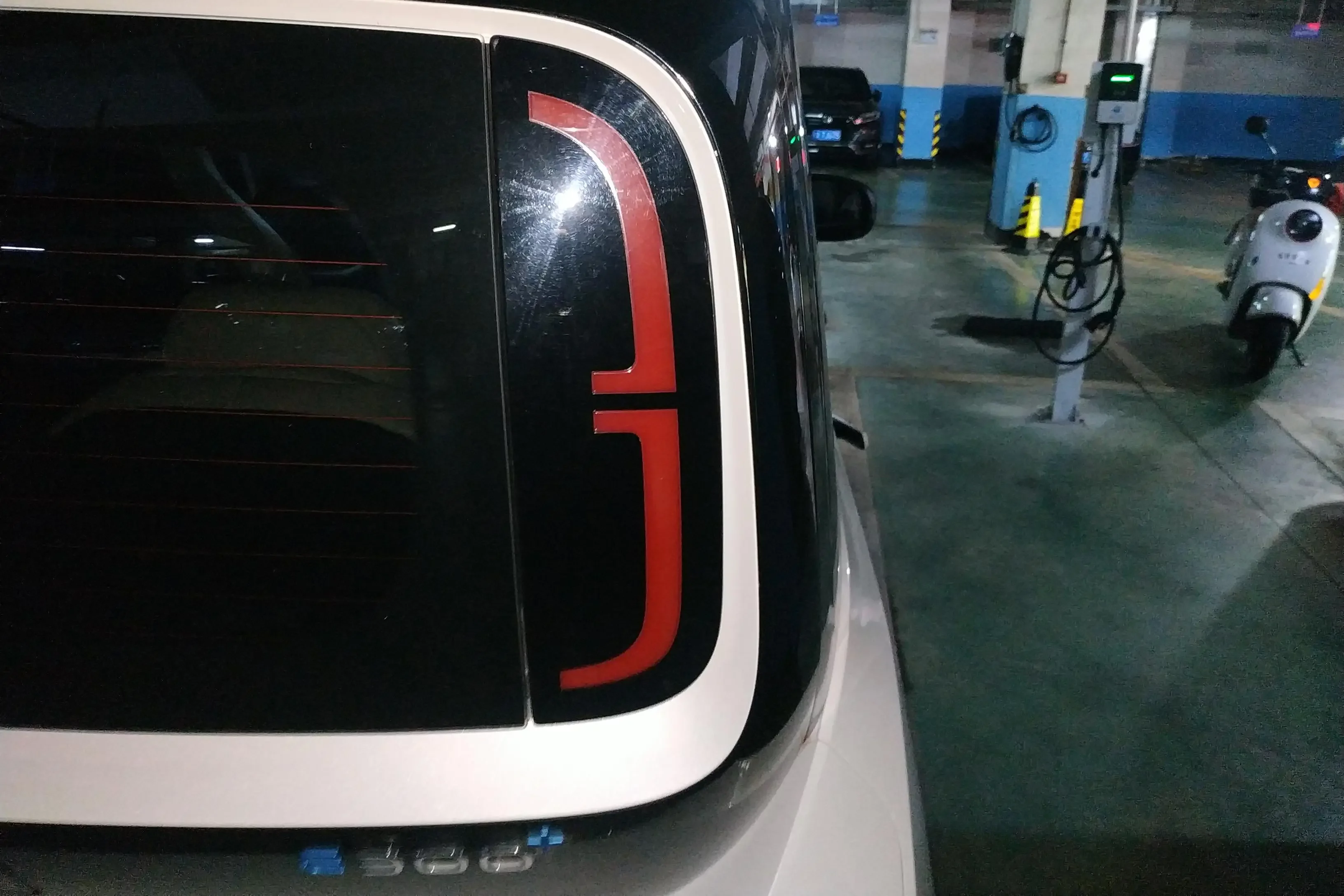 Baojun E300