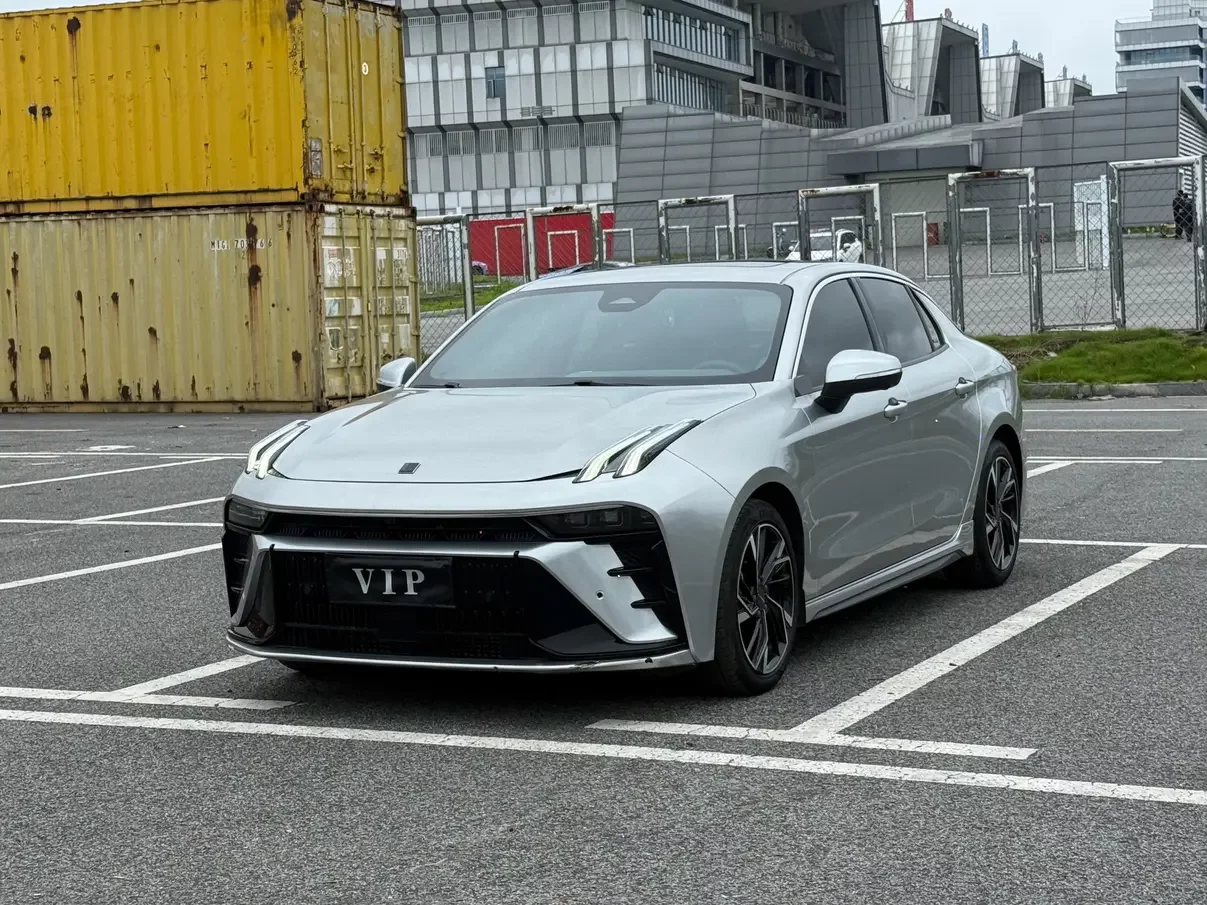 Lynk & Co 03