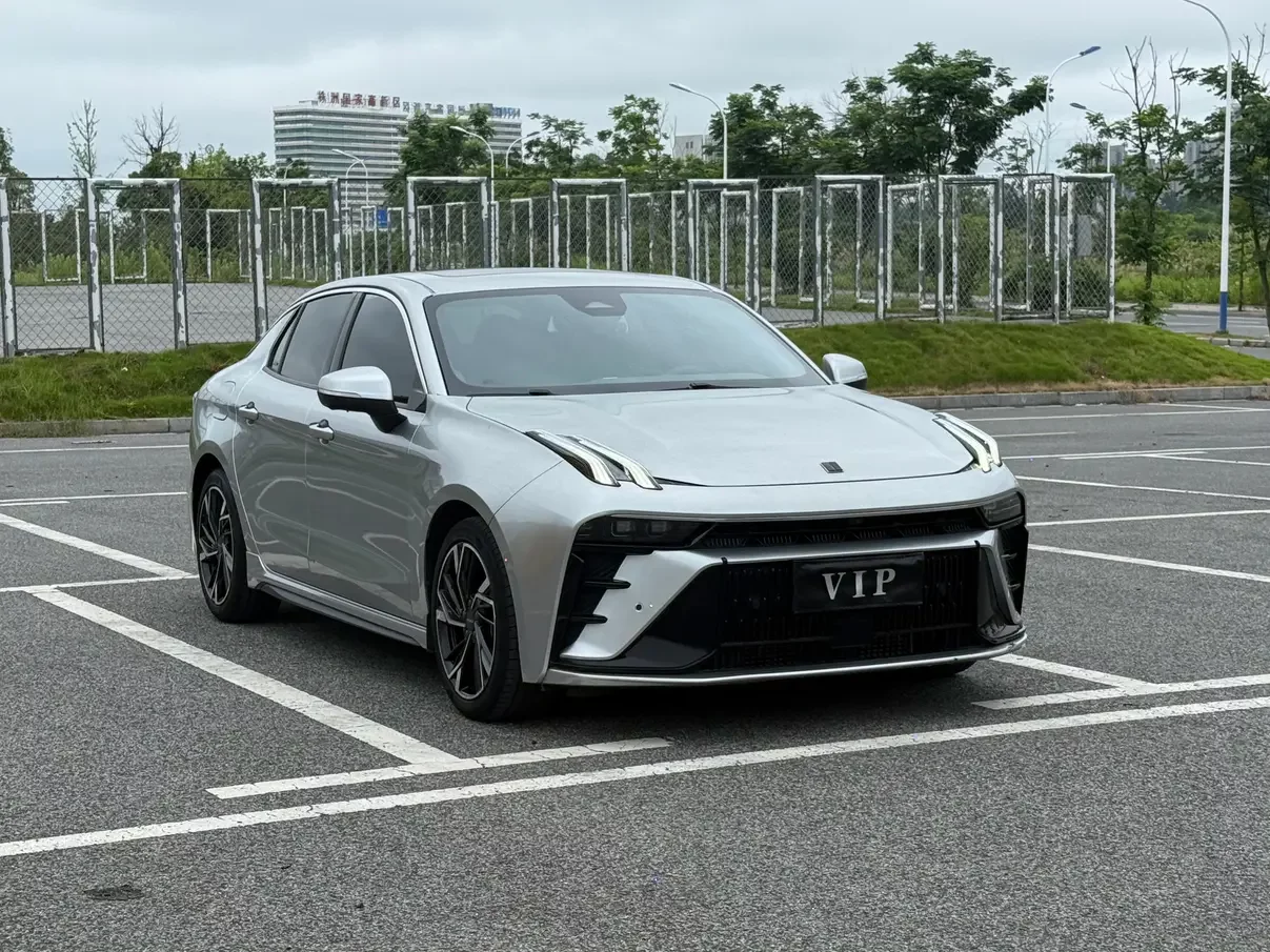 Lynk & Co 03