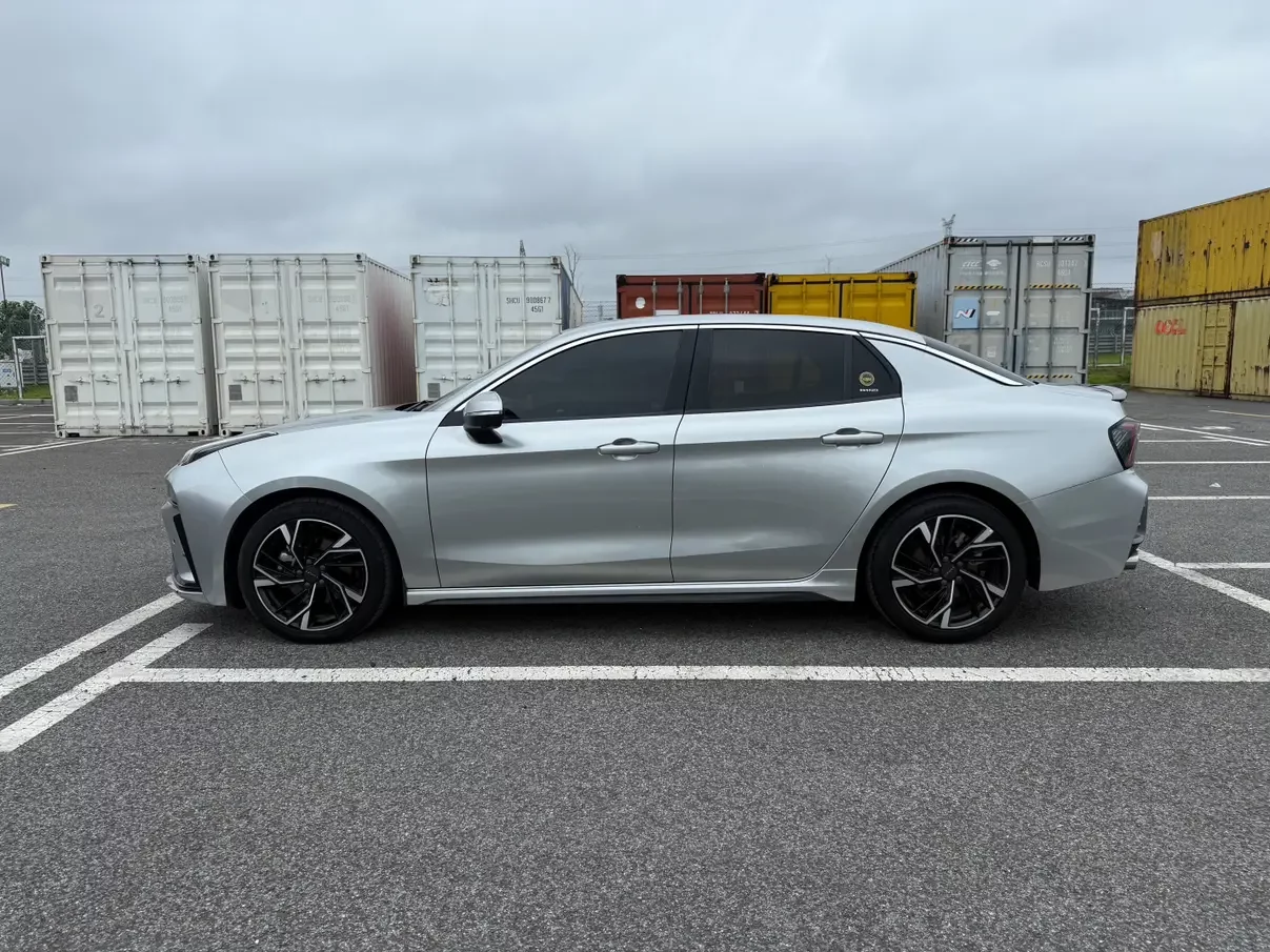 Lynk & Co 03