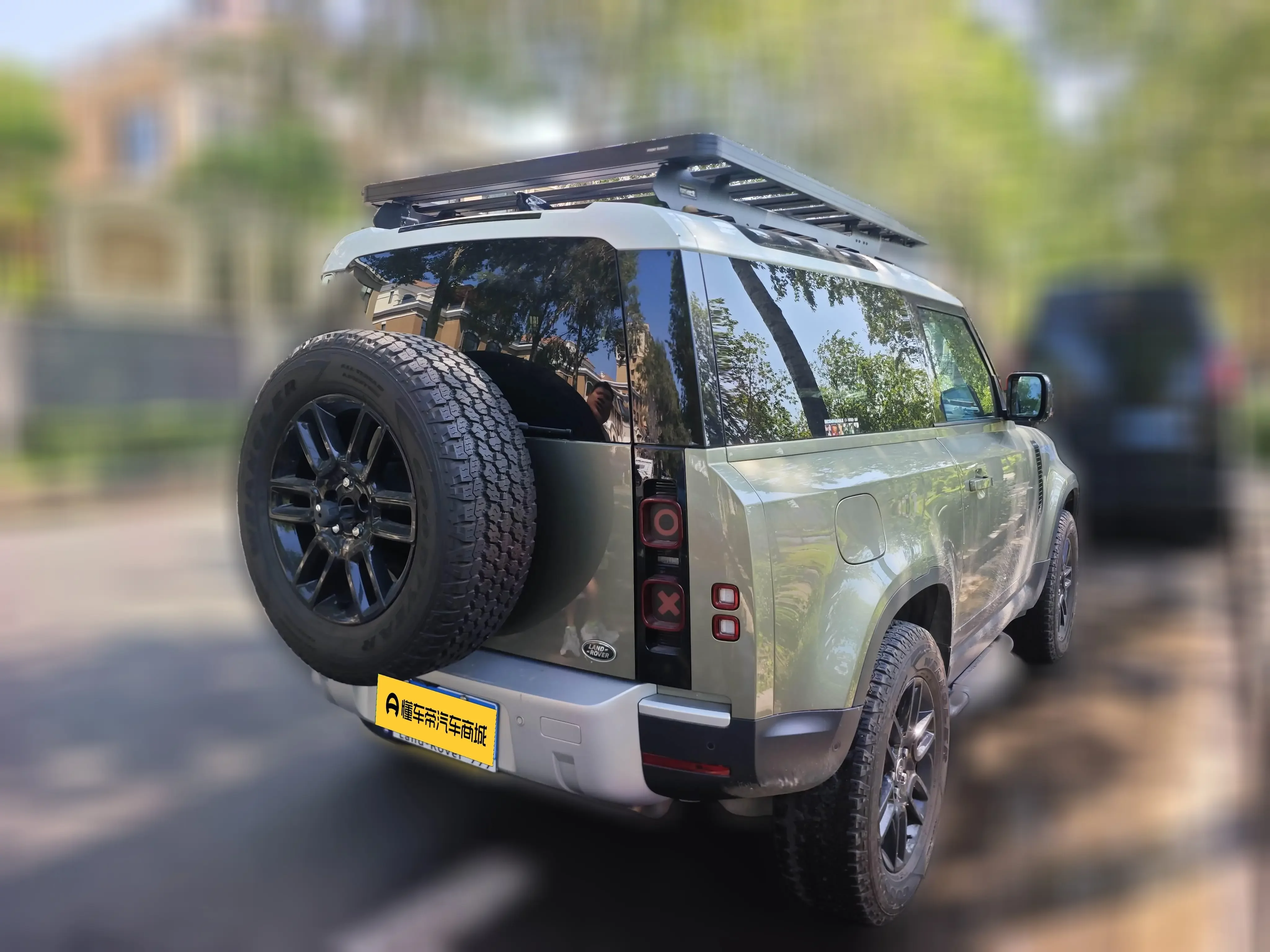 Land Rover guard