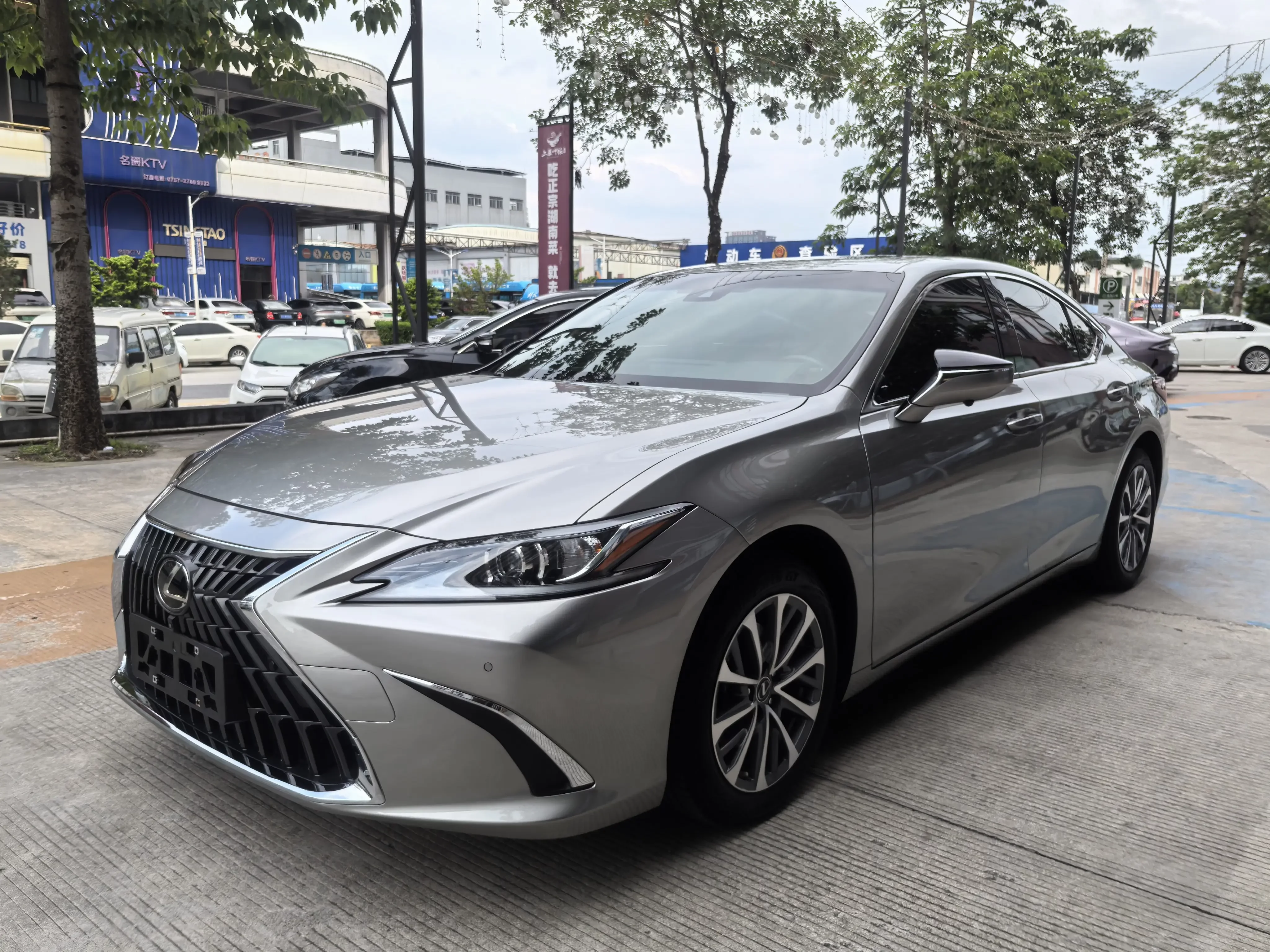 Lexus ES