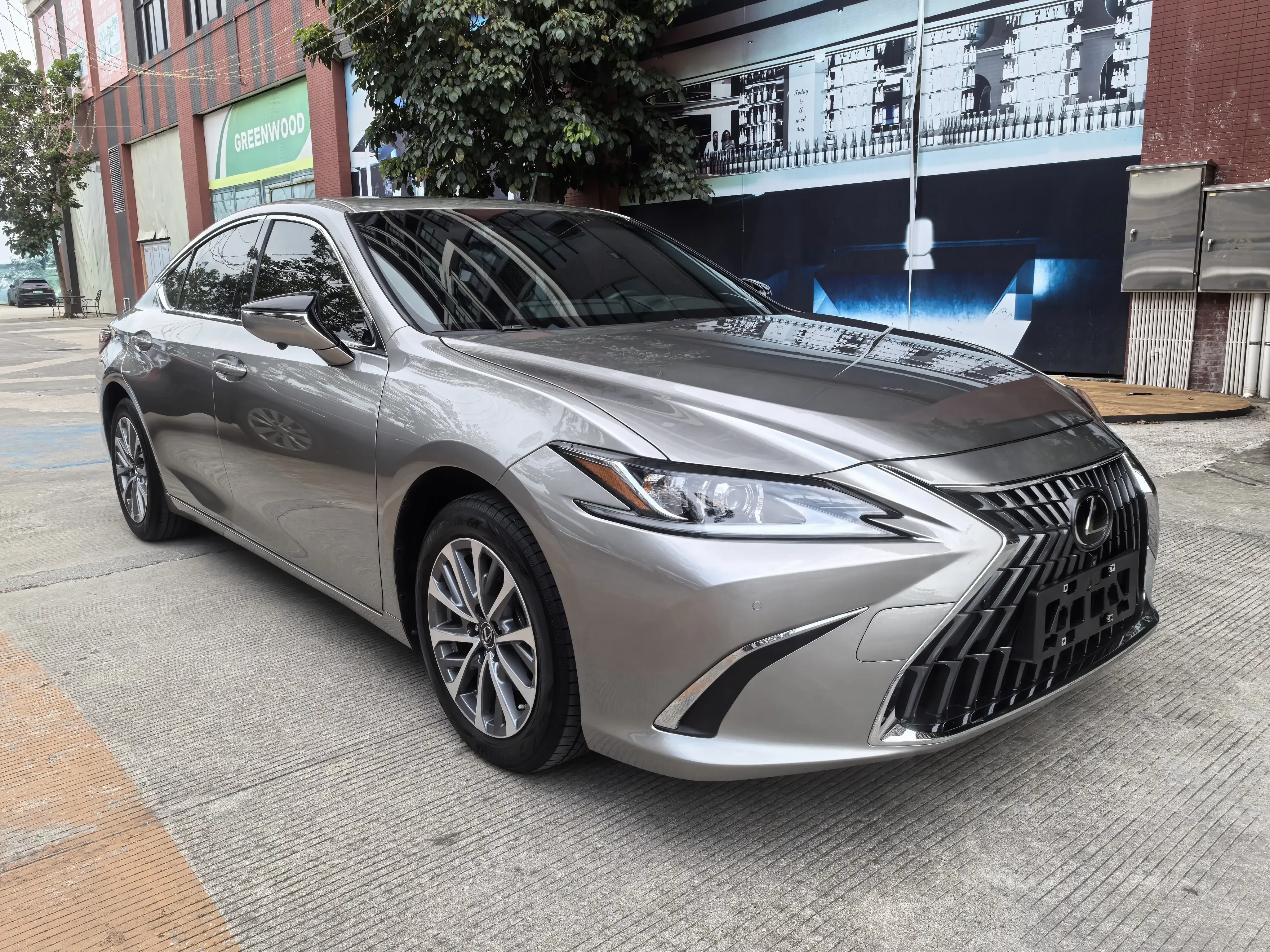 Lexus ES