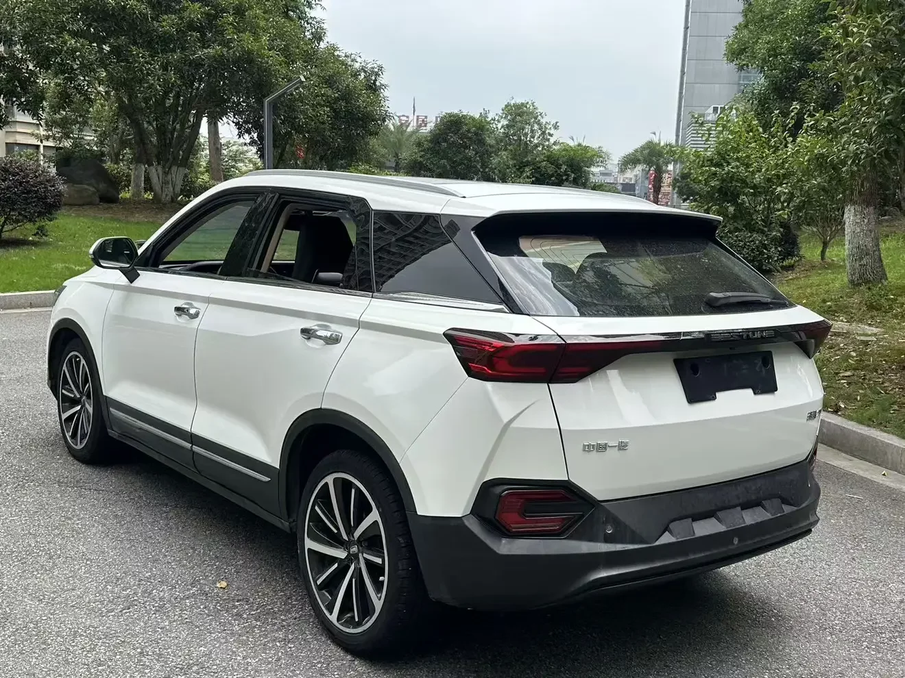 FAW Bestune T77