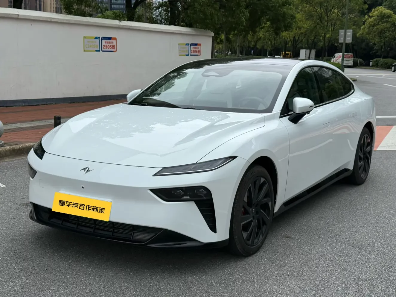Dongfeng Yipai 007  из Китая