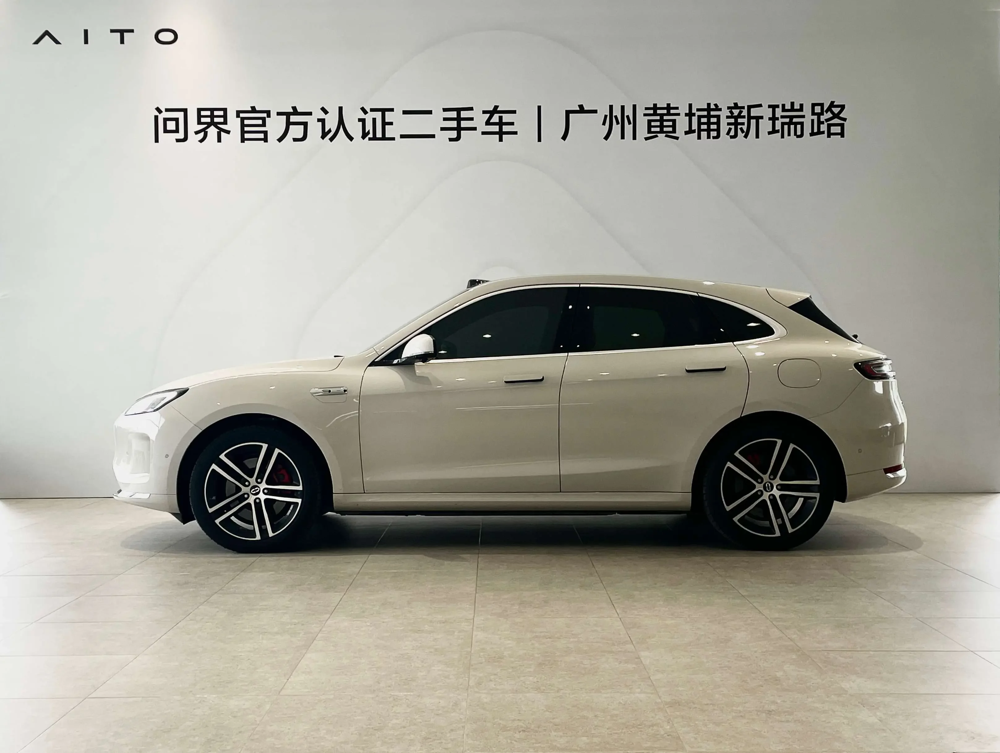 AITO M5