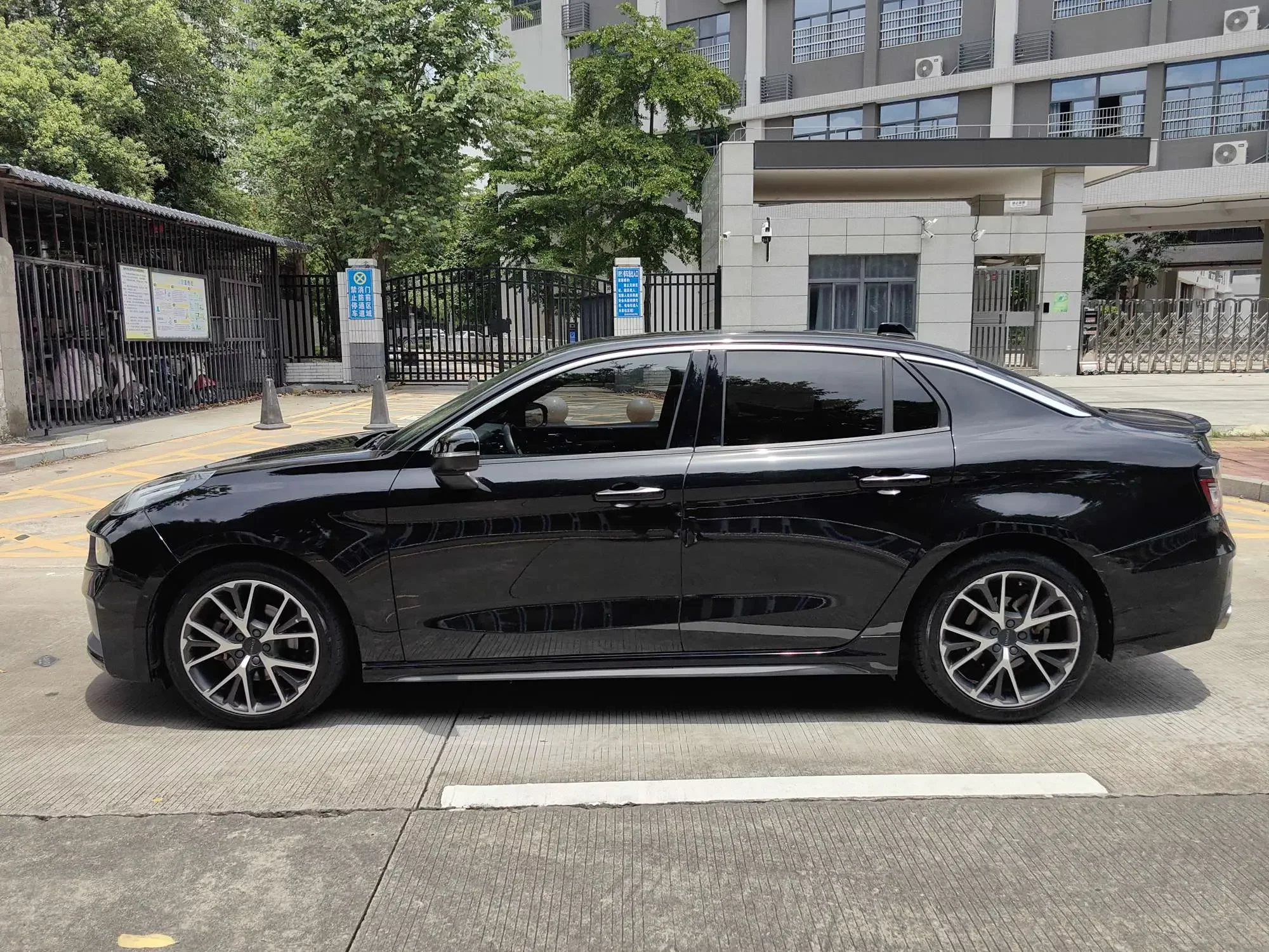Lynk & Co 03